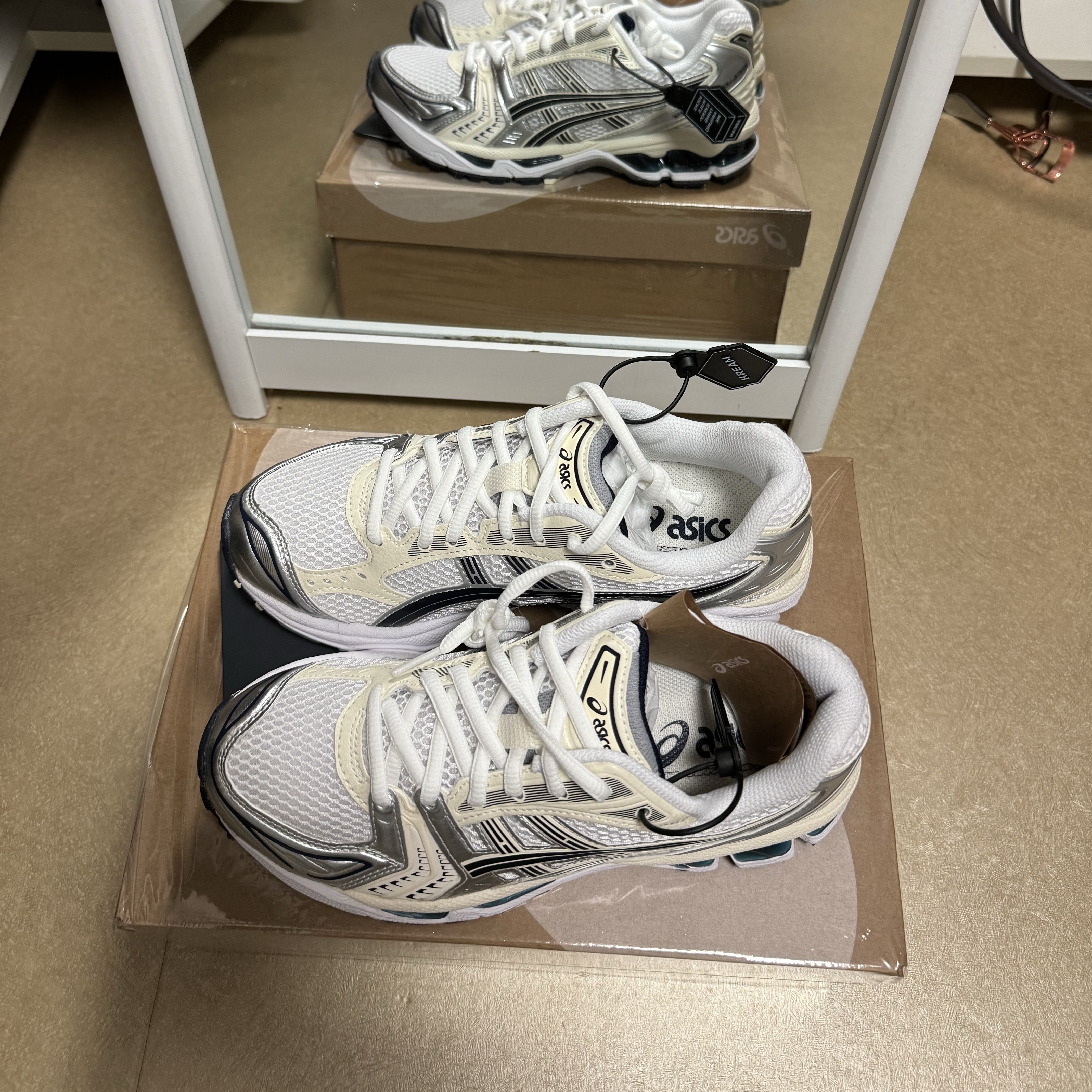 (W) Asics Gel-Kayano 14 White Midnight 착용 스타일
