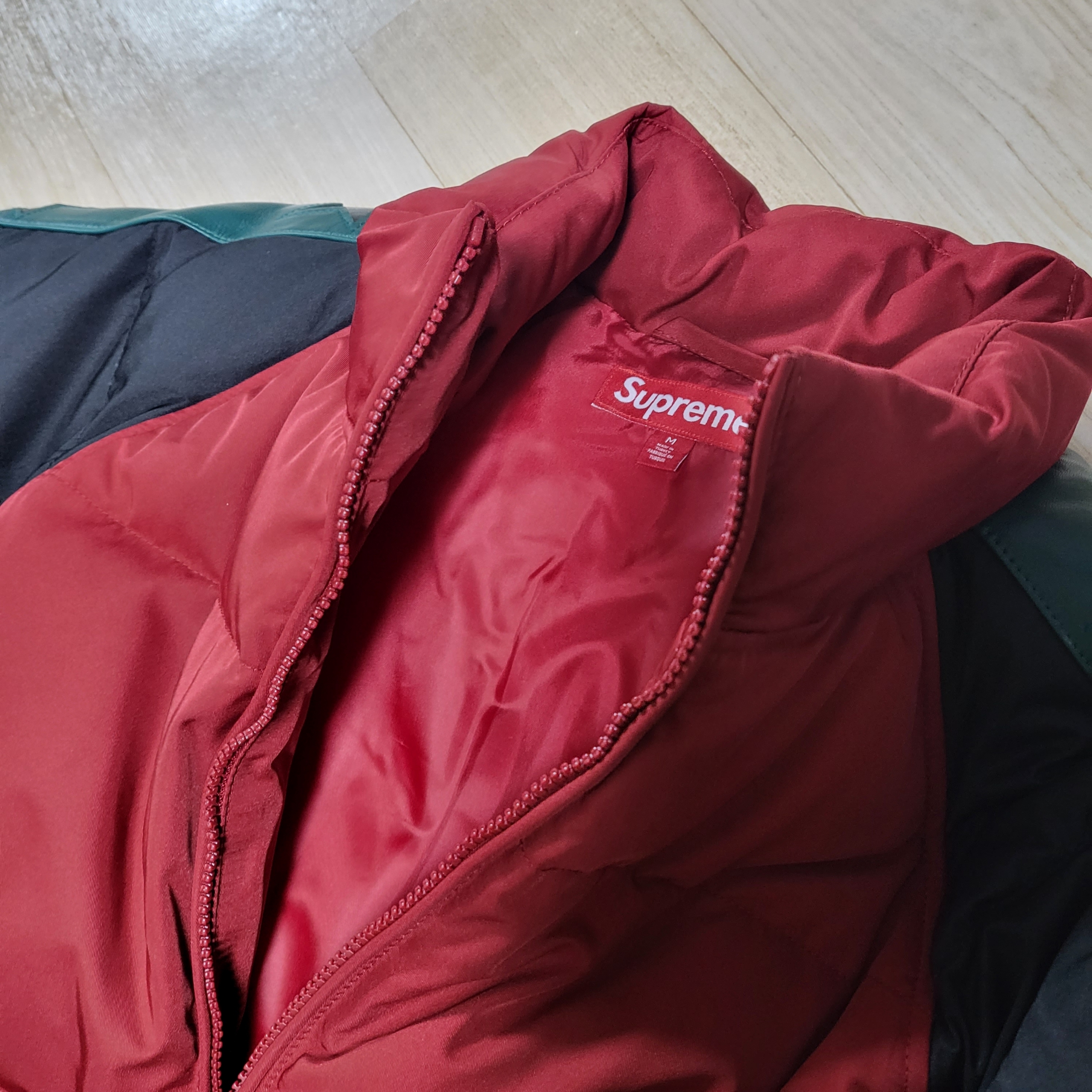 Supreme Star Sleeve Down Puffer Jacket Red - 23FW 착용 스타일 - 3