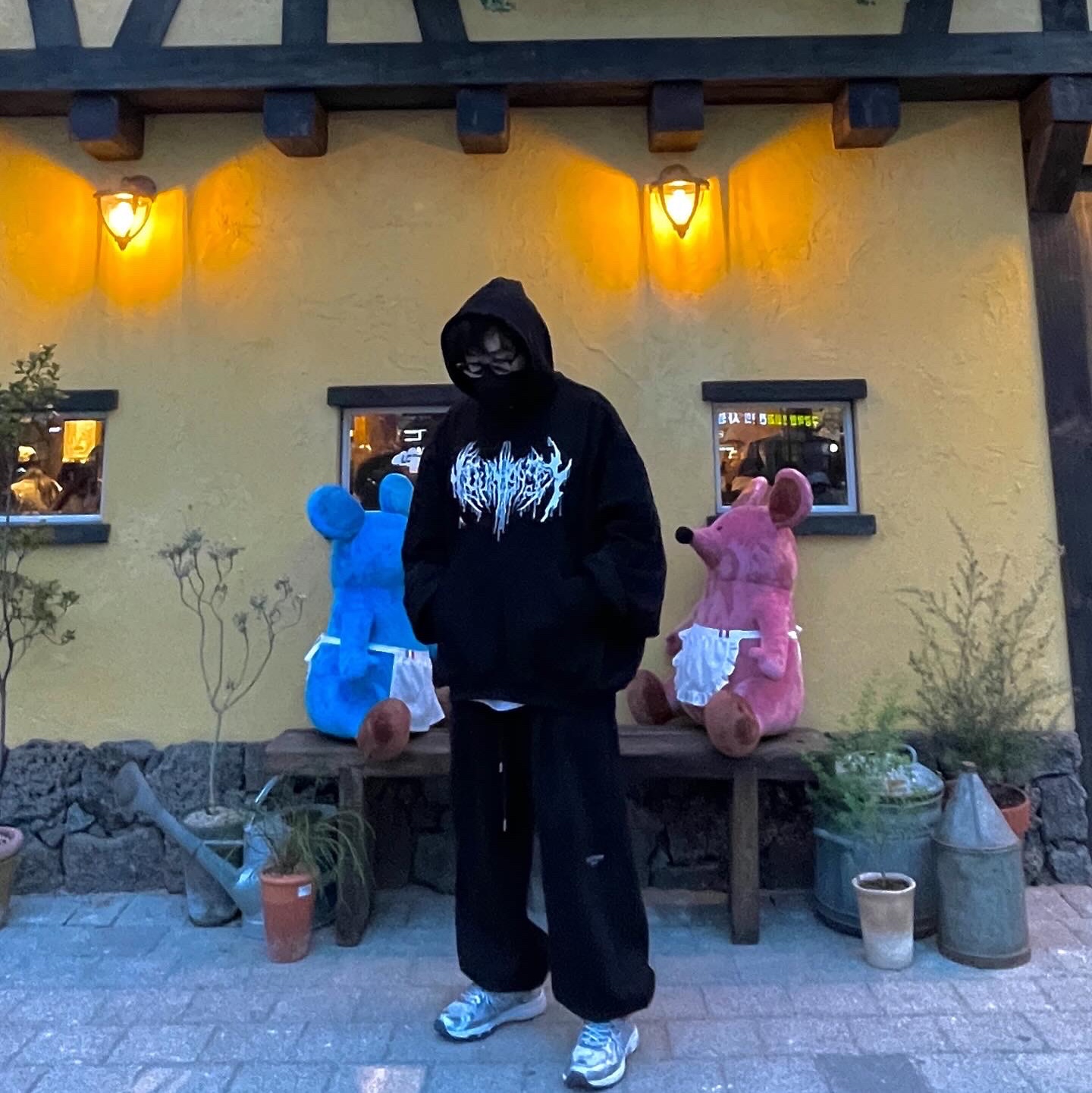 Ourpas 075 Glitter Logo Hoodie, Undermycar Mu.03 Anti Fxxking Logo Play Oversized Sweat Jogger Black 착용 스타일