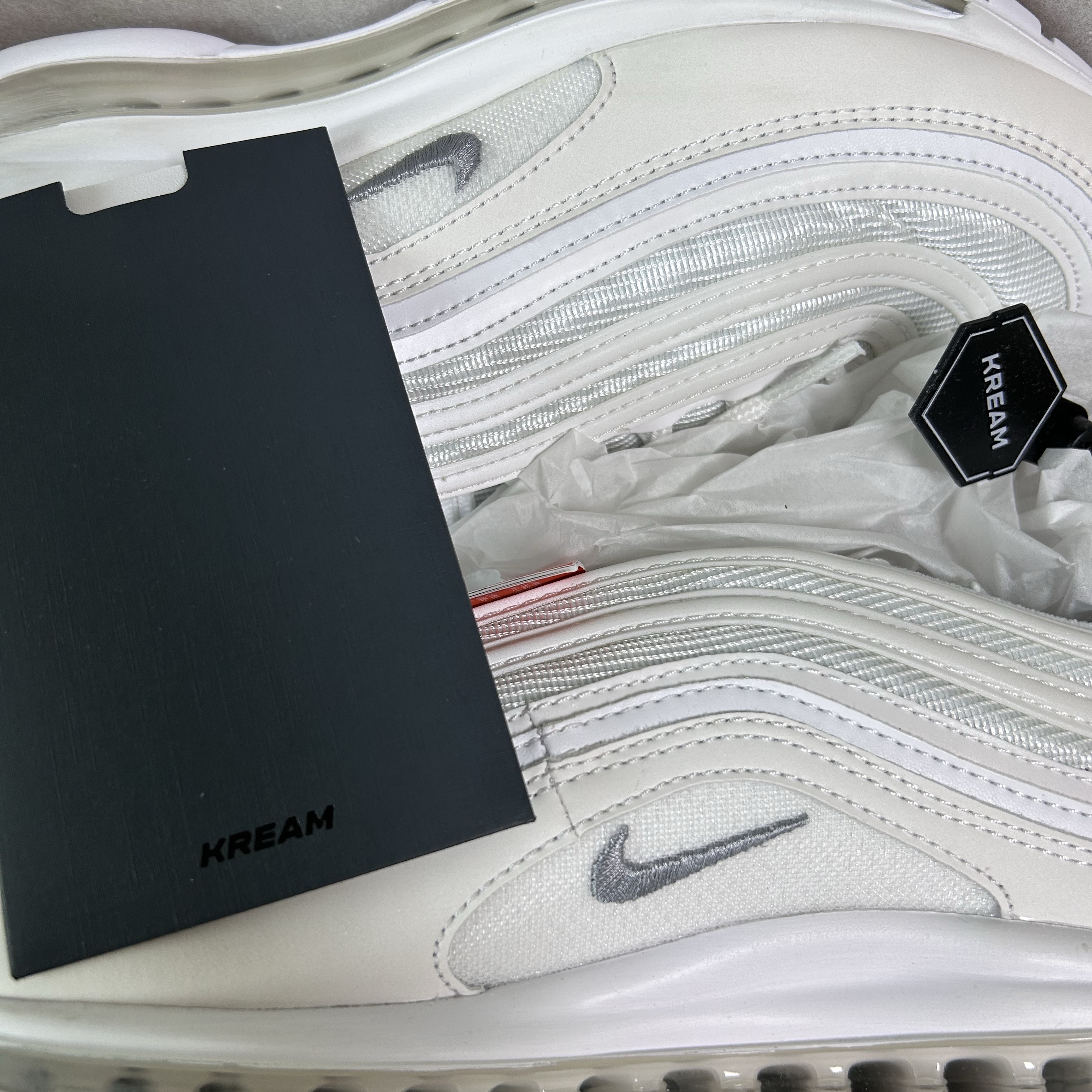Nike Air Max 97 Triple White Wolf Grey 착용 스타일 - 1