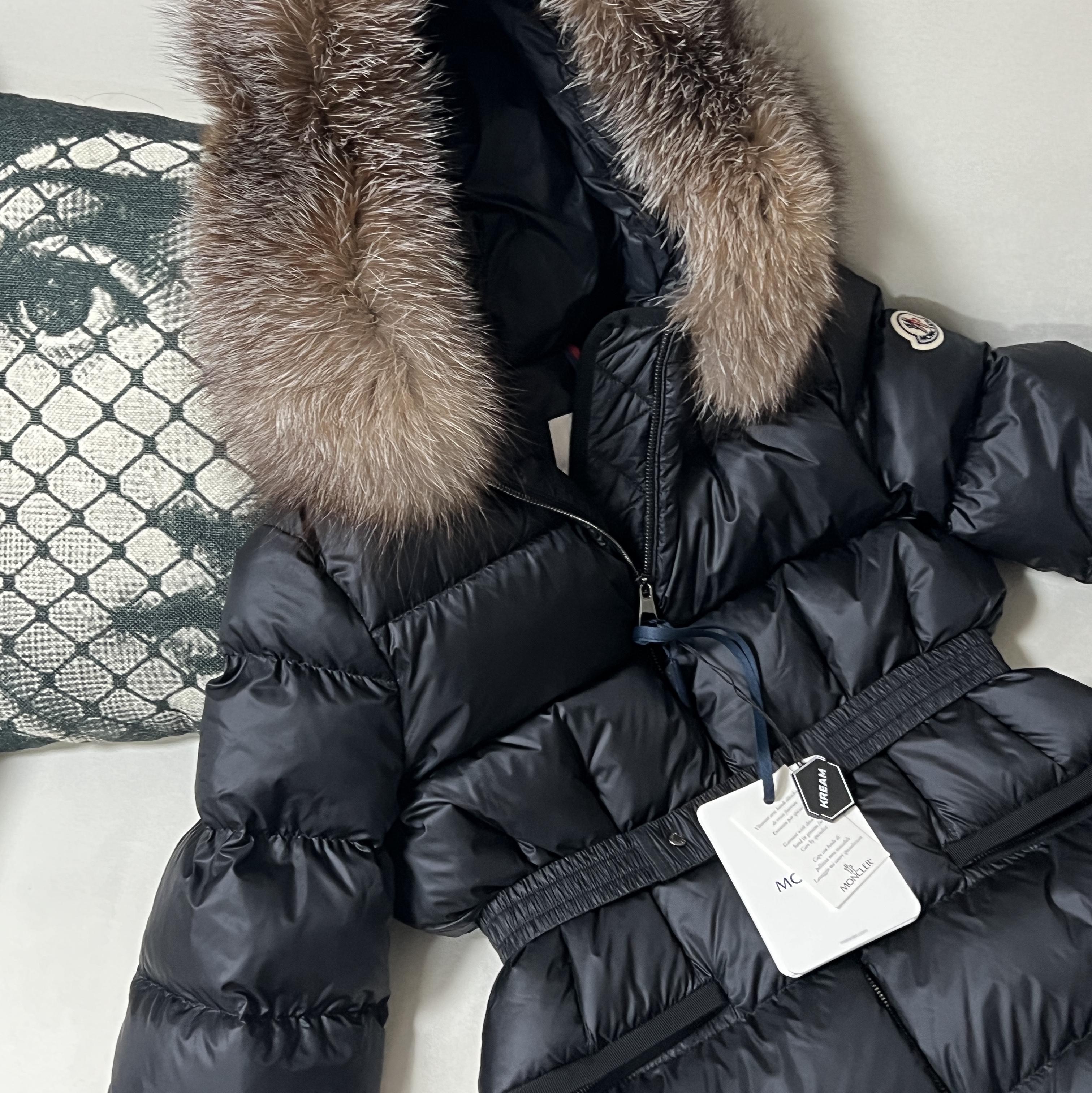 (W) Moncler Boed Short Down Jacket Black - 23FW 착용 스타일 - 1
