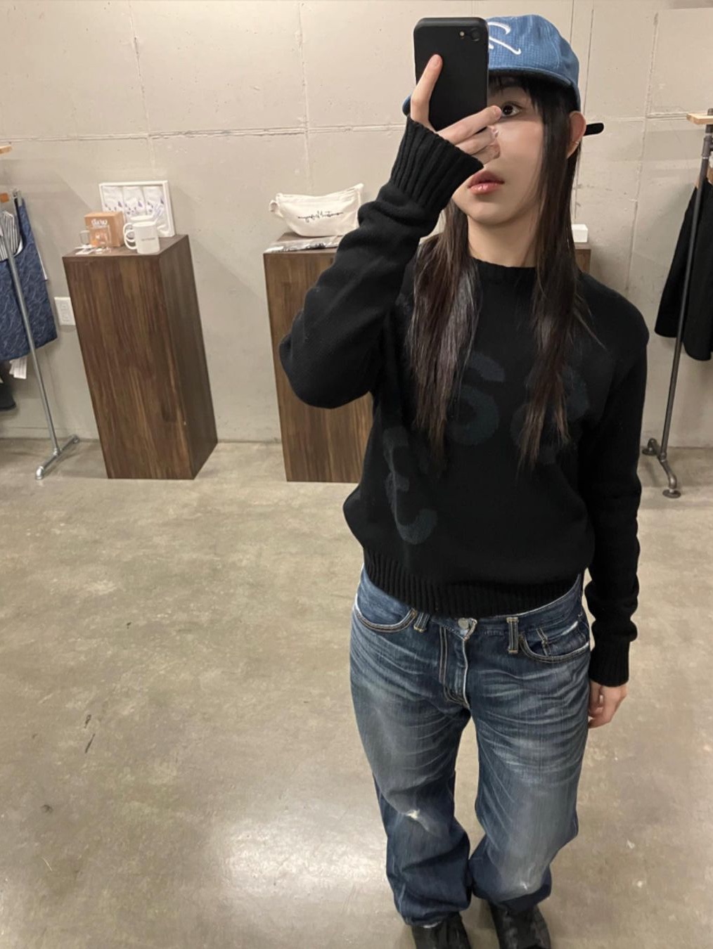 [KREAM 단독] Safarispot Basic Safari Knit Brown, [KREAM 단독] Safarispot Women Basic Safari Knit Black 착용 스타일