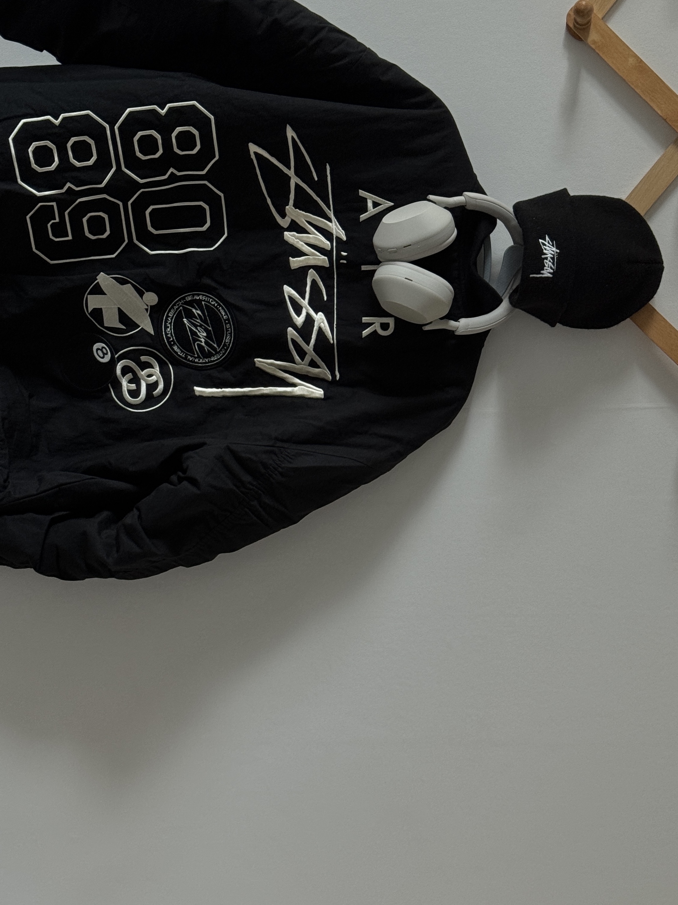 Nike x Stussy Reversible Jacket Black (FJ9153-010), Stussy Stock Cuff Beanie Black 착용 스타일