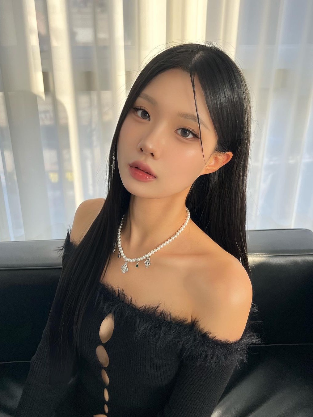 Scudo 10th SCUDO Pearl Crystal Necklace 착용 스타일 - 1