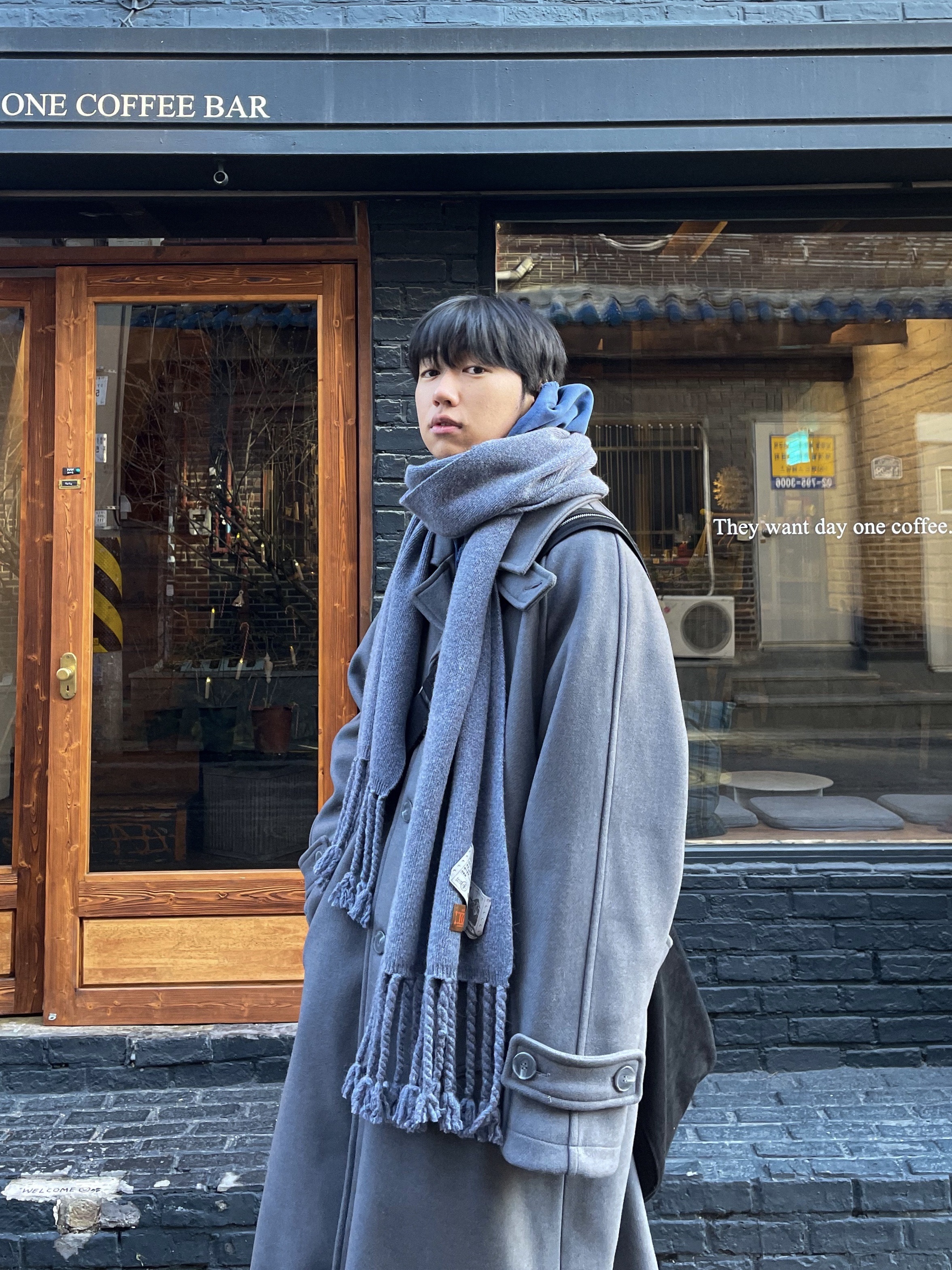 Farfromwhat Far Parachute Big Bag Black 착용 스타일 - 3