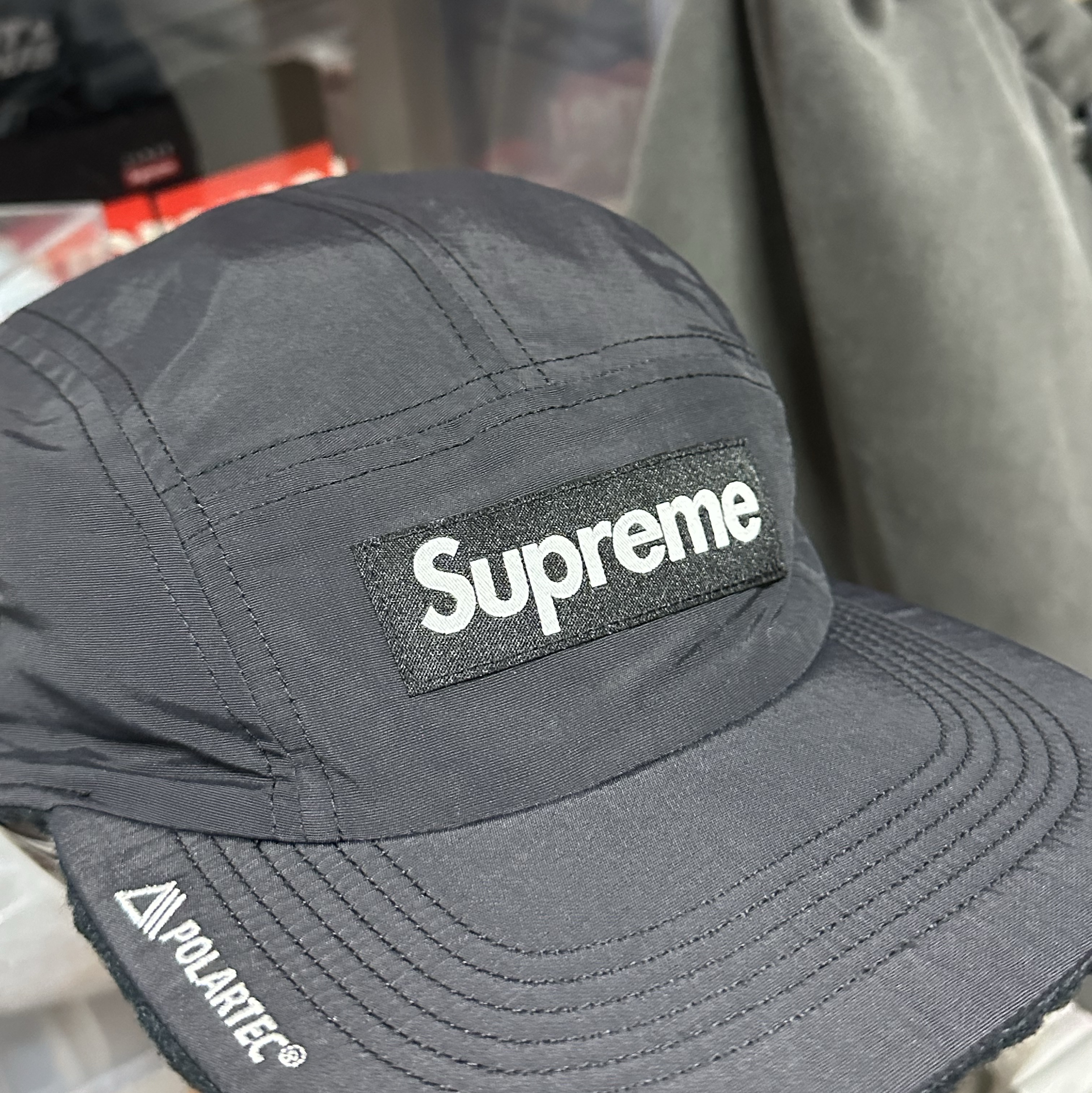Supreme Polartec Shearling Reversible Camp Cap Black - 23FW 착용 스타일