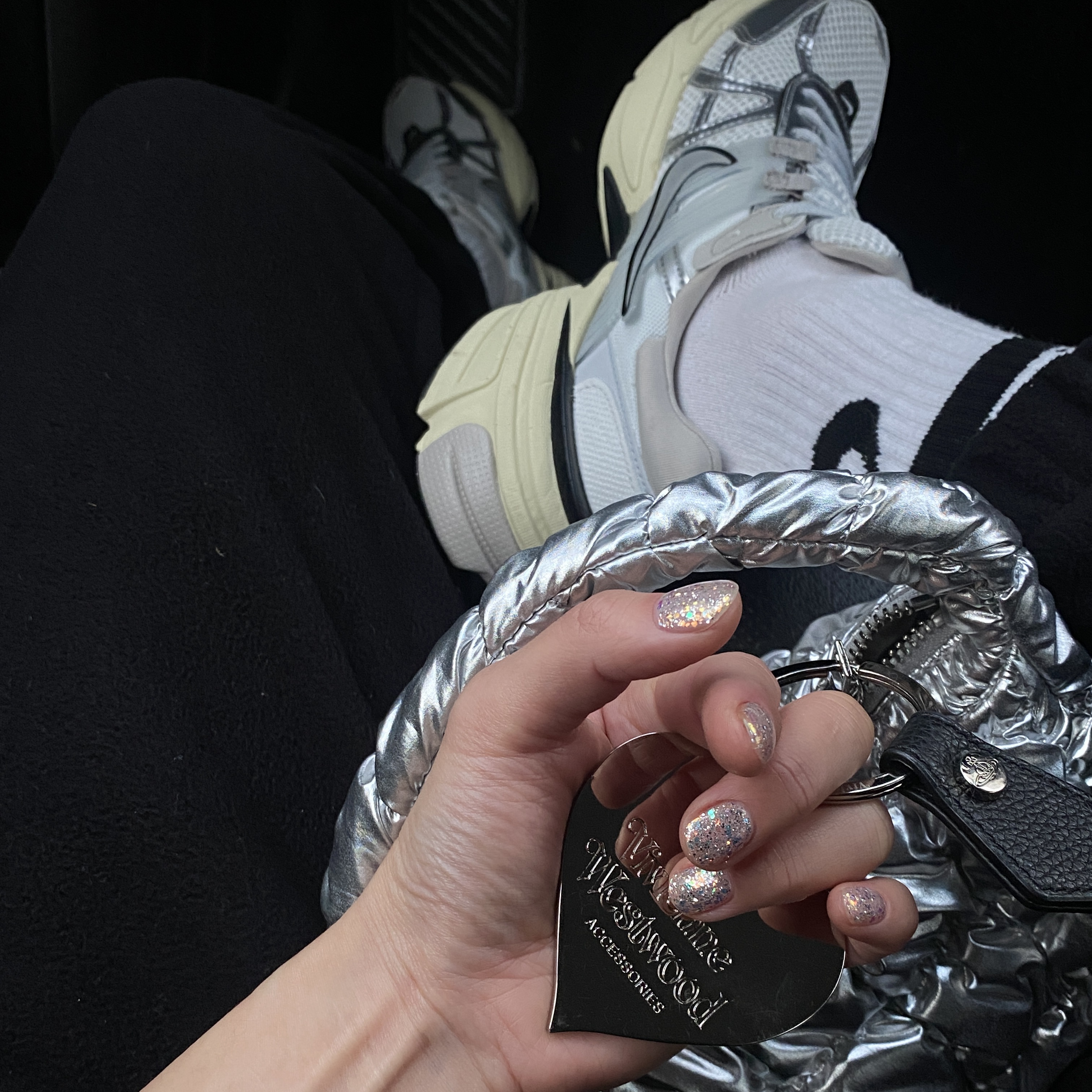 Nike V2K Run Summit White Metallic Silver, Vivienne Westwood Mirror Heart Orb Keyring Black 착용 스타일