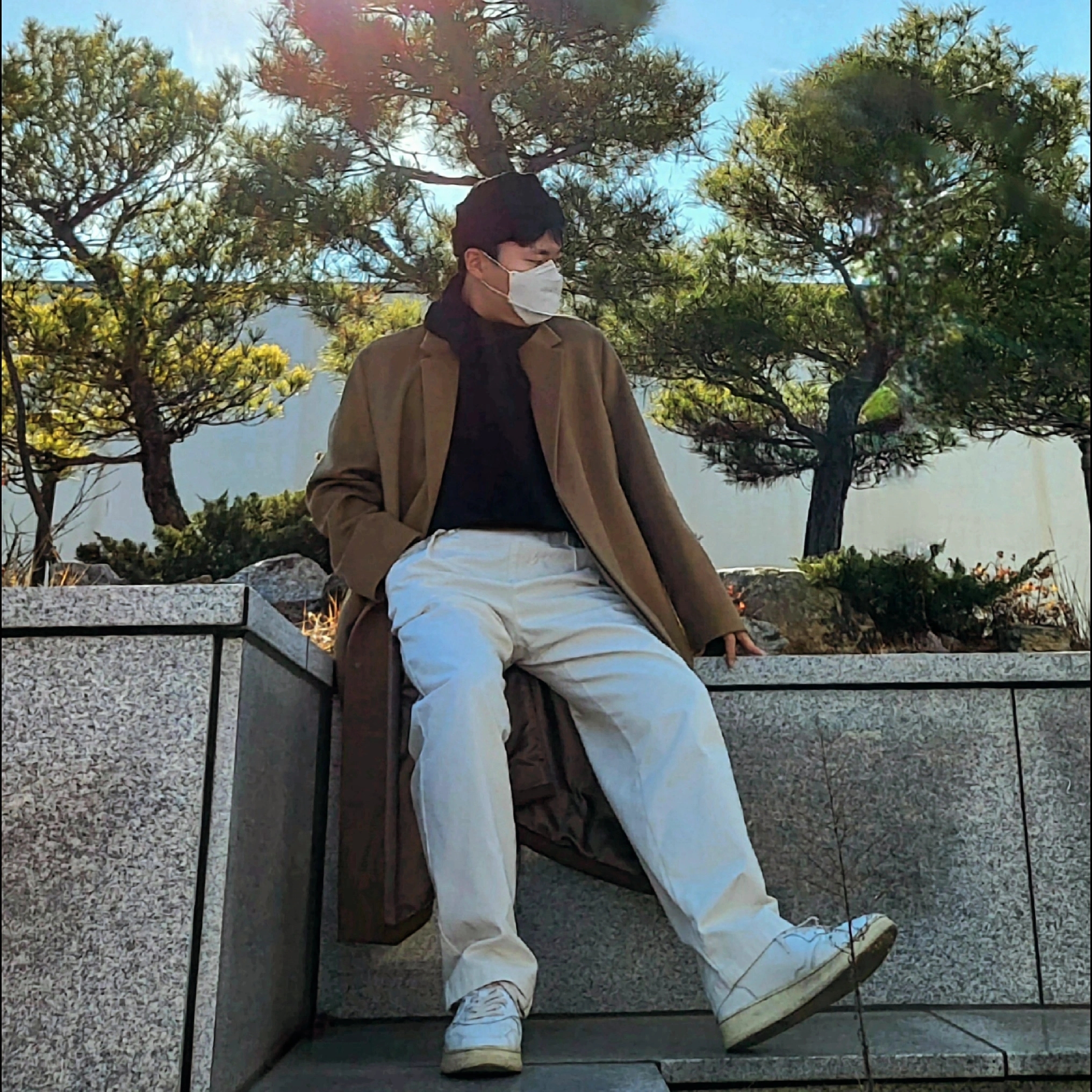 Autry Medalist Low Leather Sneakers White Blue 착용 스타일