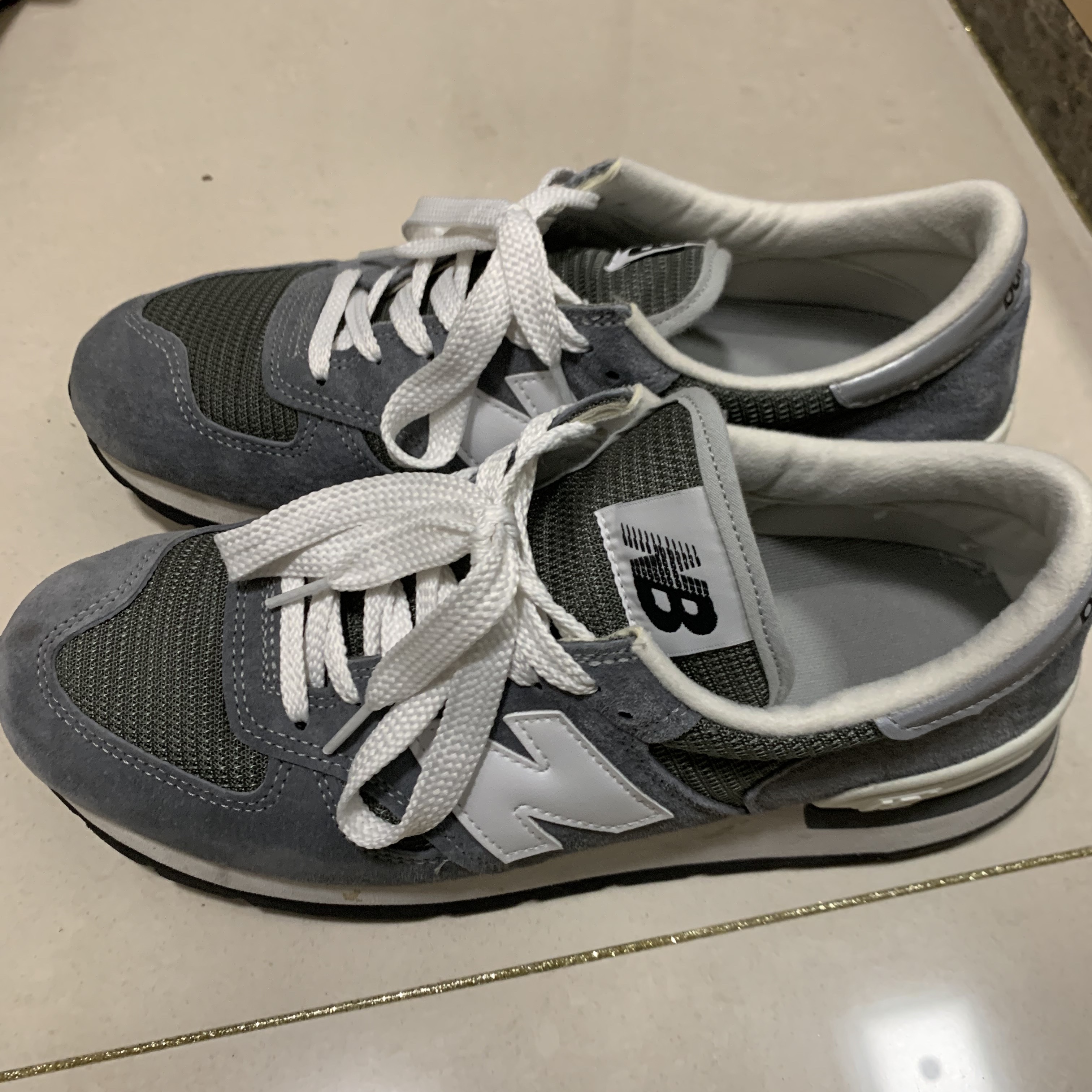 New Balance 990v1 Made in USA Grey White 착용 스타일