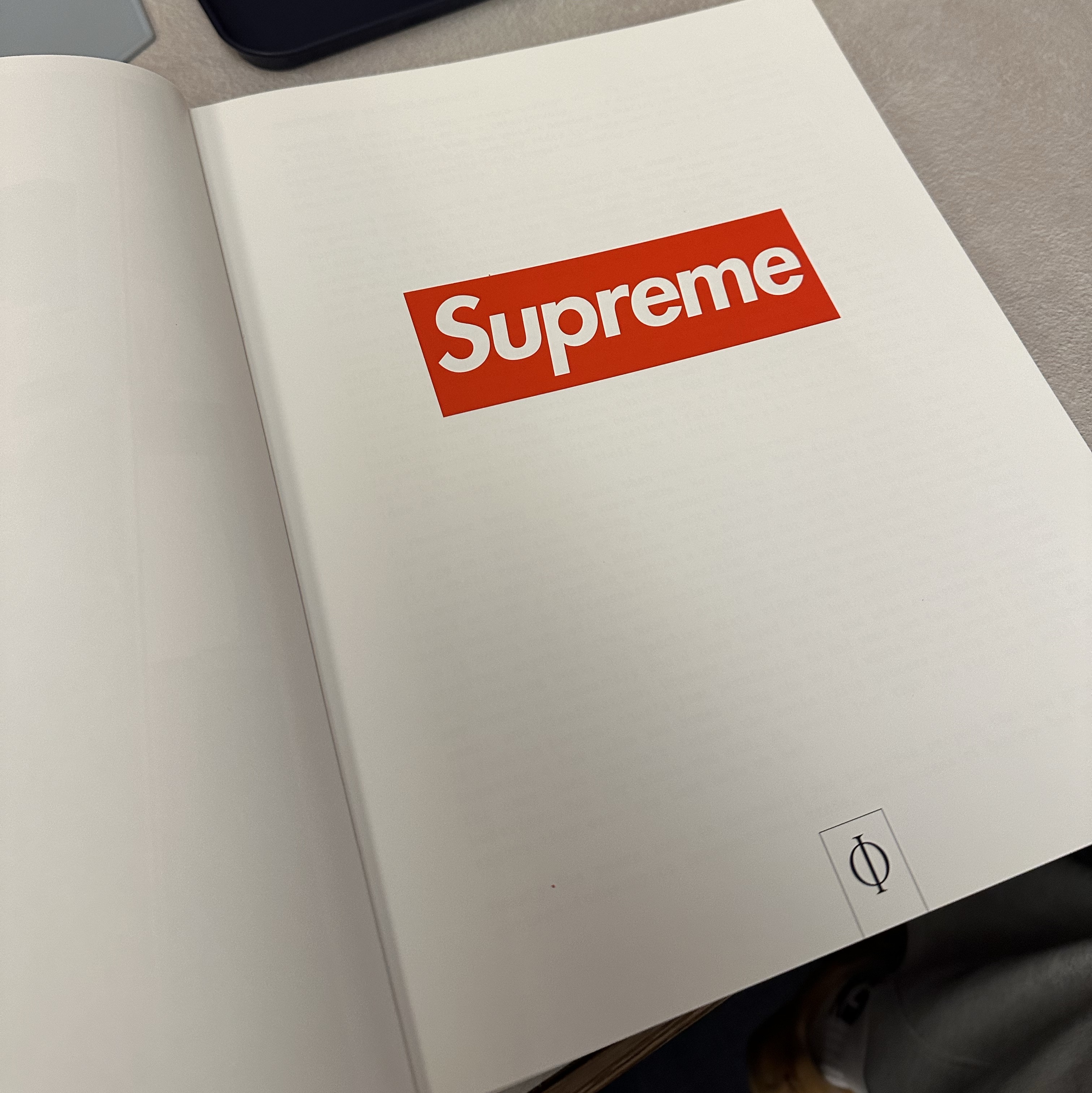 Supreme Vol.2 Book White - 19FW 착용 스타일