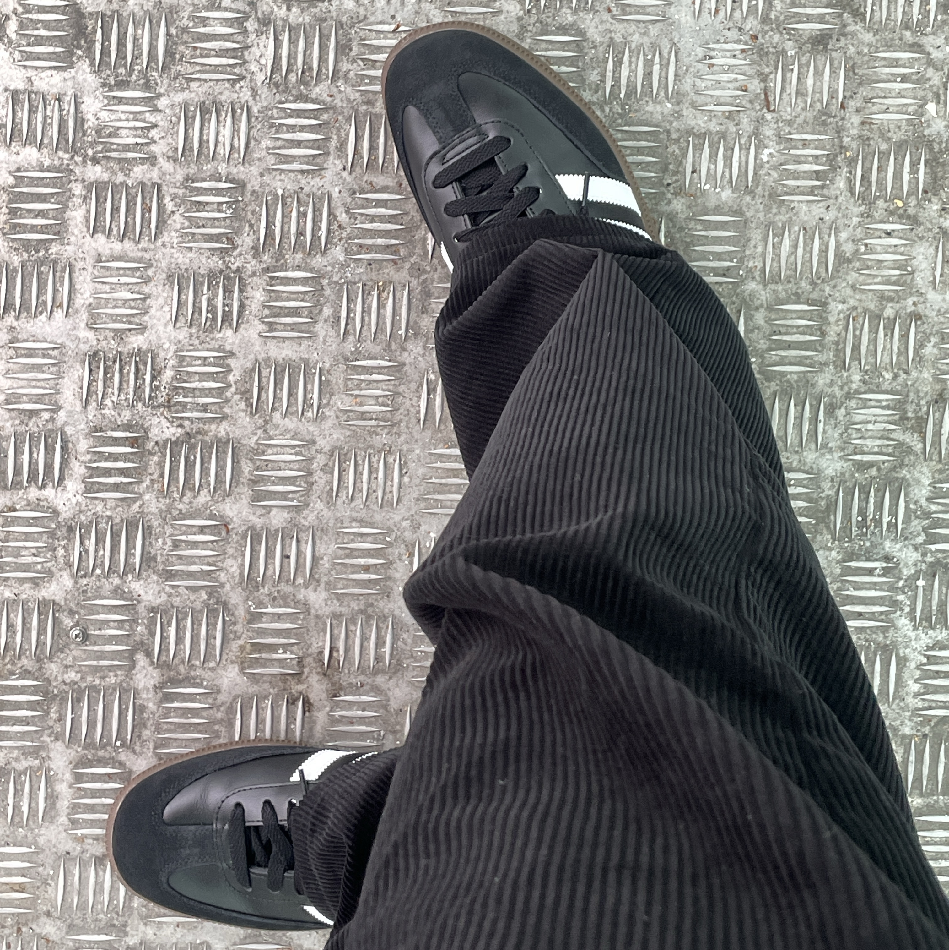 Adidas Samba Classic Core Black 착용 스타일
