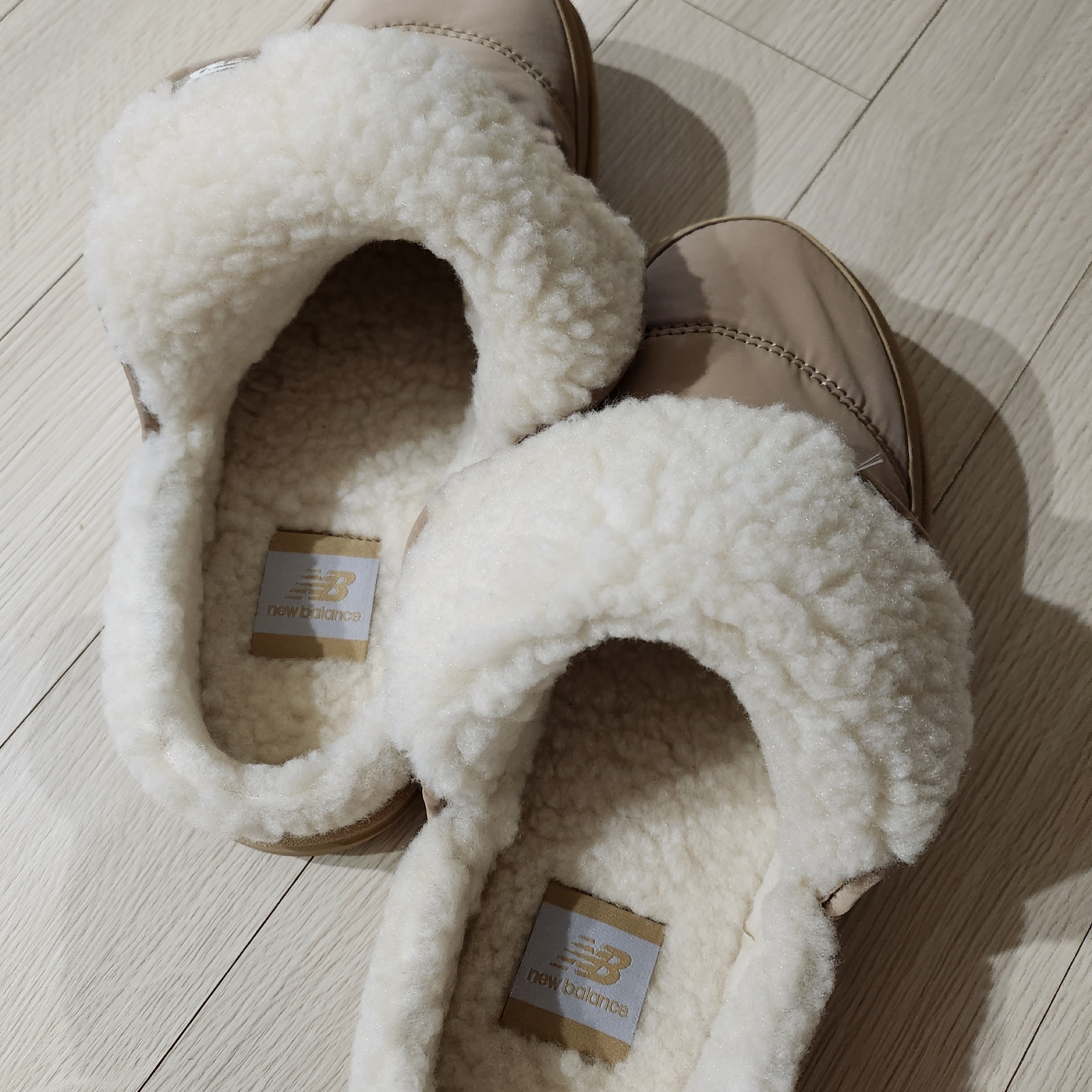 New Balance Puflee v2 Beige 착용 스타일