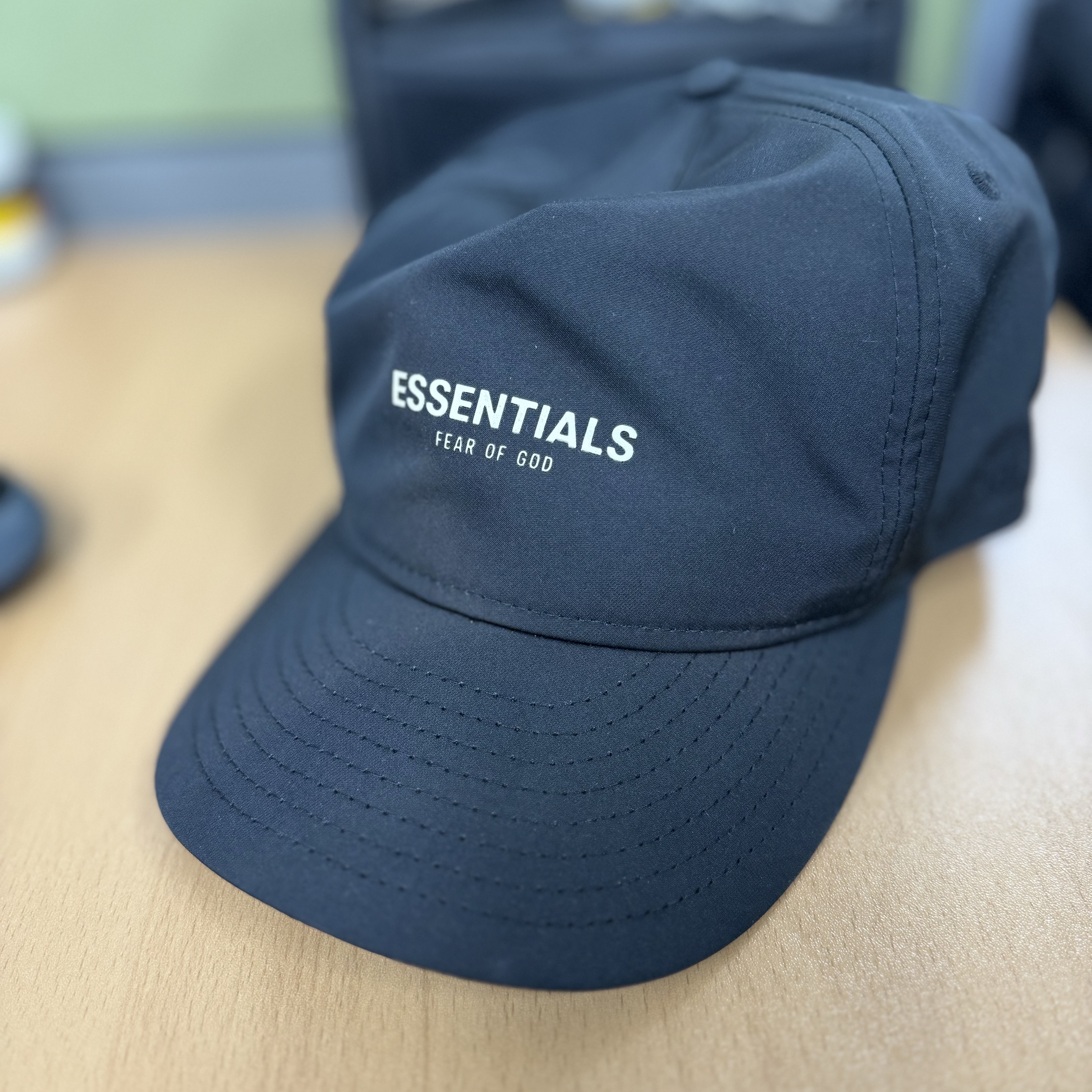 Essentials x New Era Retro Crown Strapback Black 착용 스타일