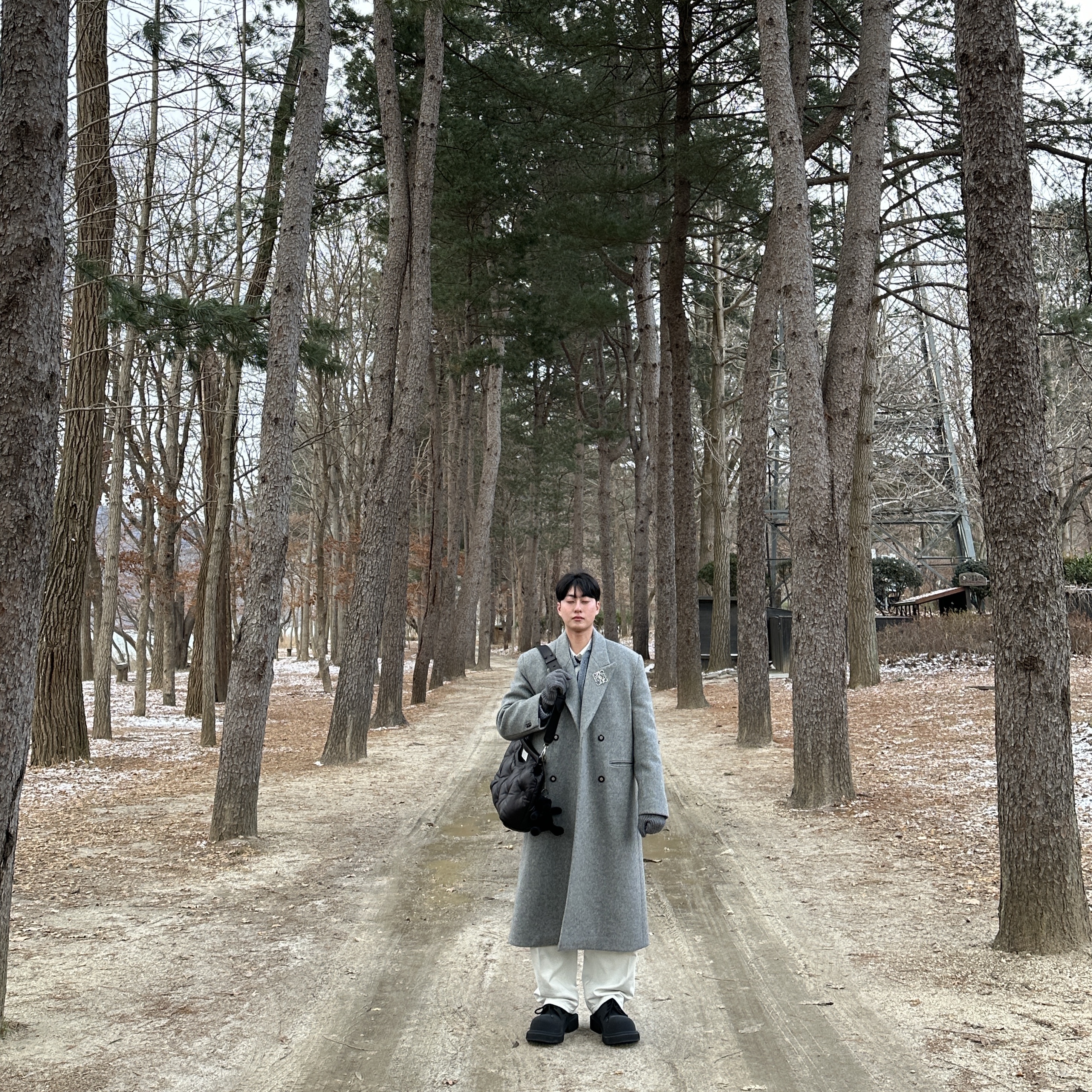 [KREAM 단독] STU Overfit Double Breasted Cashmere Coat Grey, Balenciaga Steroid Derby Black 착용 스타일 - 1