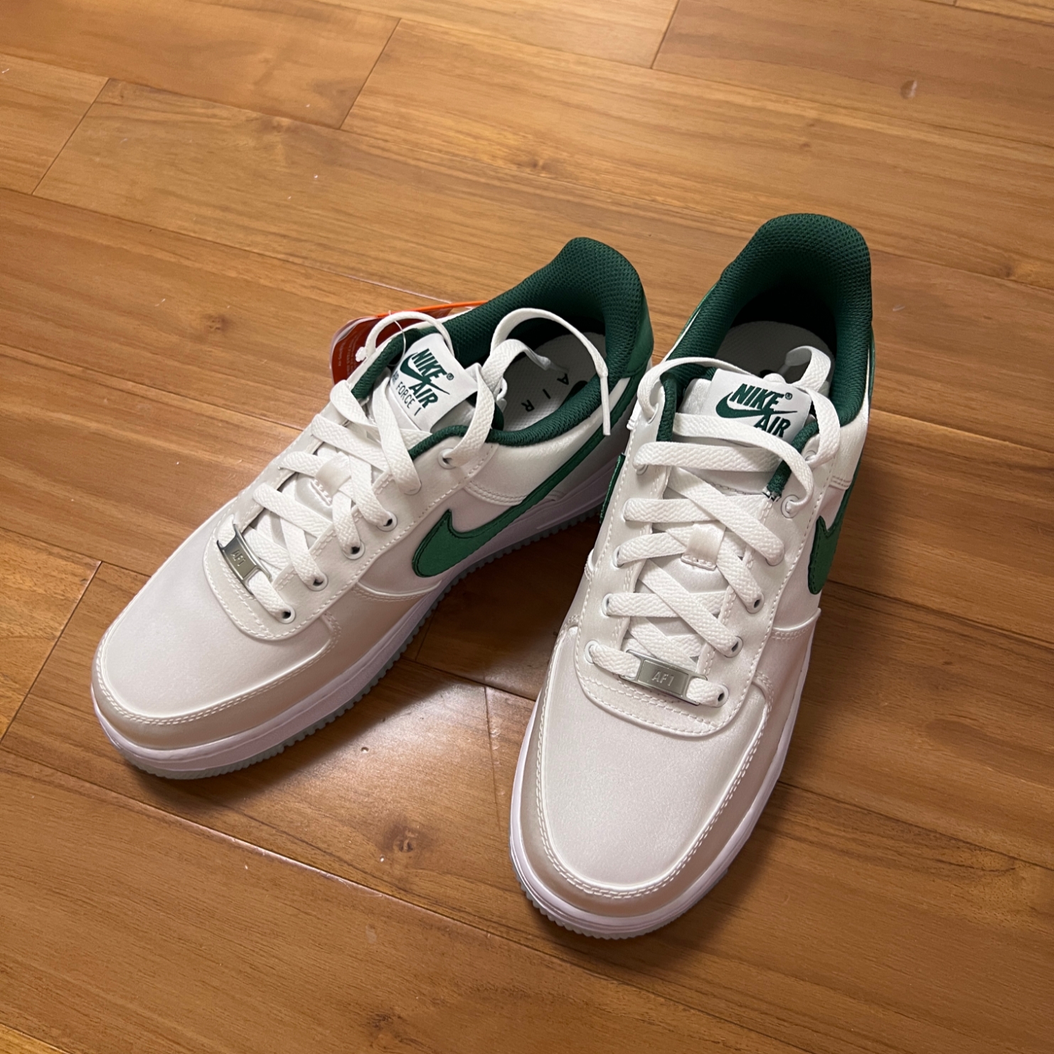 (W) Nike Air Force 1 '07 Essential White Pine Green 착용 스타일