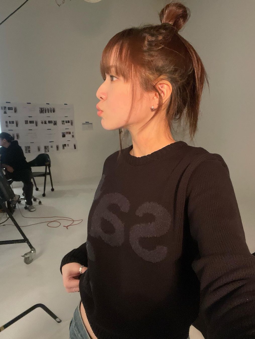 [KREAM 단독] Safarispot Basic Safari Knit Brown, [KREAM 단독] Safarispot Women Basic Safari Knit Black 착용 스타일