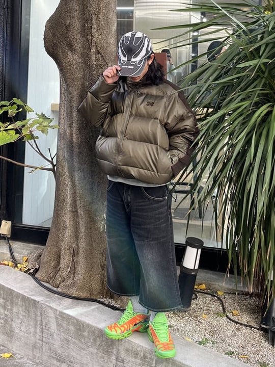 Needles x Beams Down Jacket Olive 착용 스타일 - 1