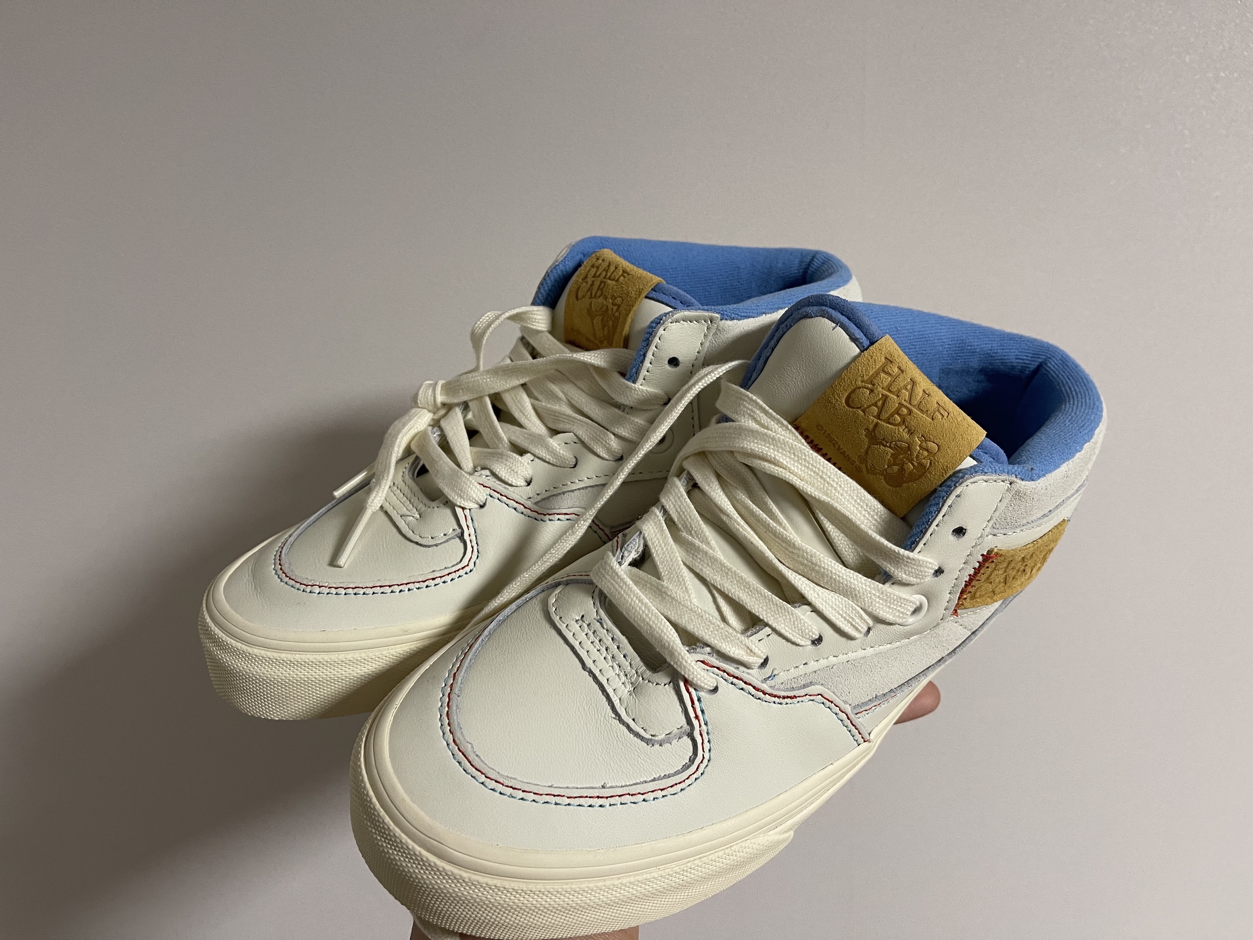 Vans x IAB Studio Half Cab Marshmallow Antique White 착용 스타일