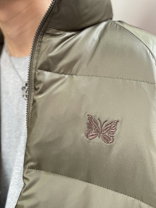 Needles x Beams Down Jacket Olive 착용 스타일 - 3