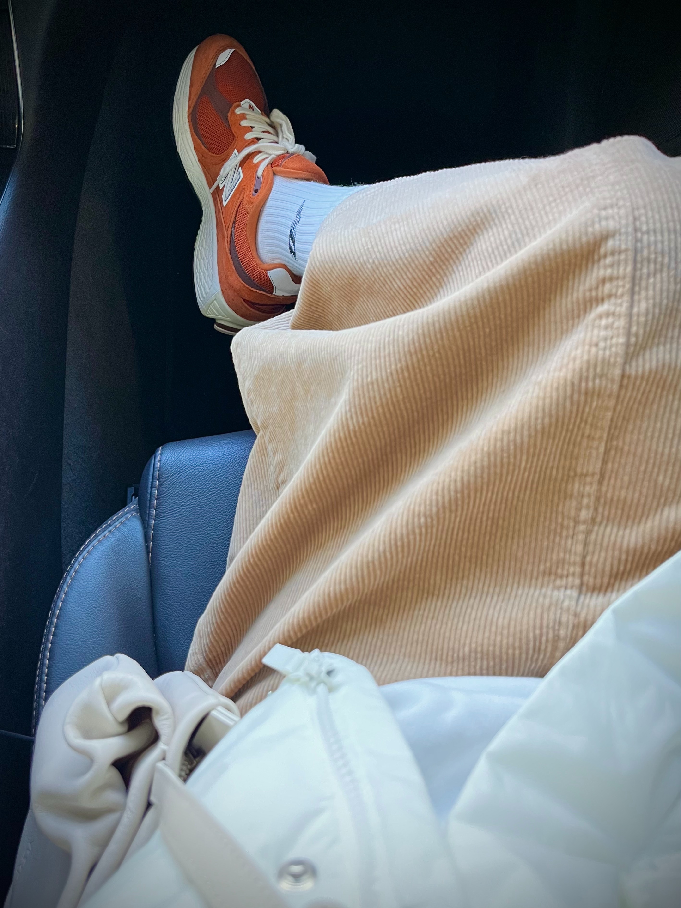 New Balance 2002R Rust Oxide 착용 스타일