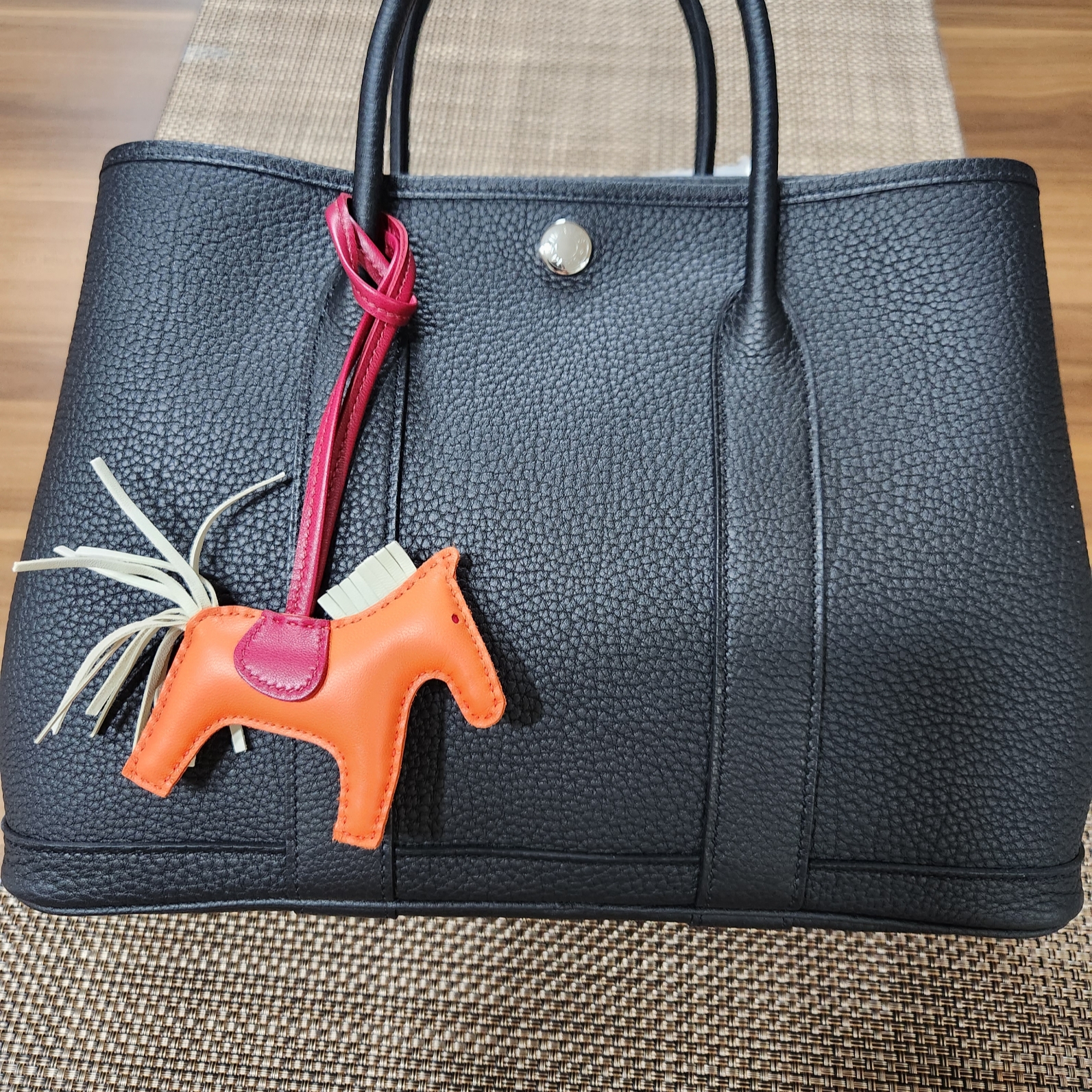 Hermes Rodeo PM Charm Milo & Orange Poppy Craie Rubis, Hermes Garden Party 30 Bag Negonda & Palladium Noir 착용 스타일