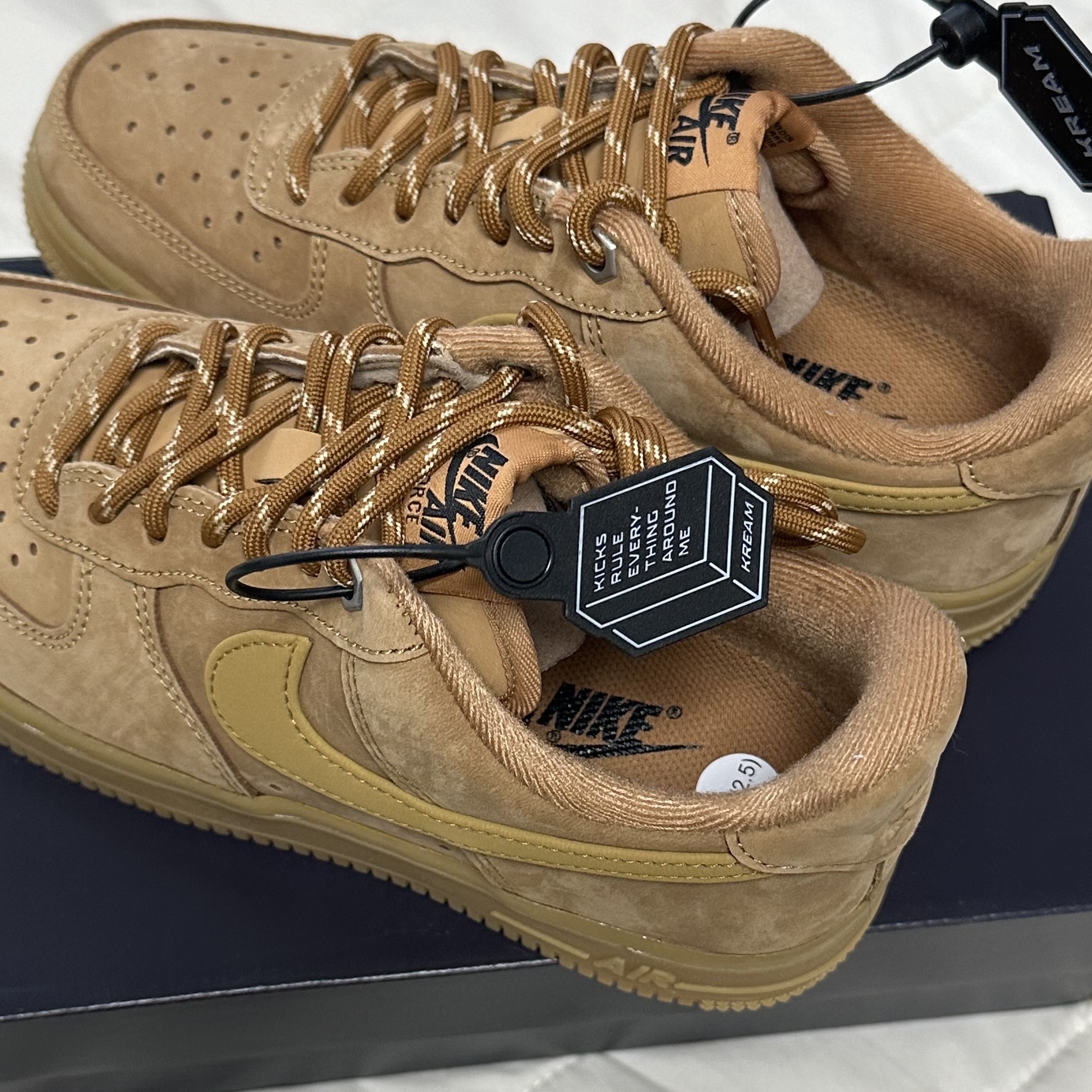 Nike Air Force 1 '07 WB Flax 착용 스타일