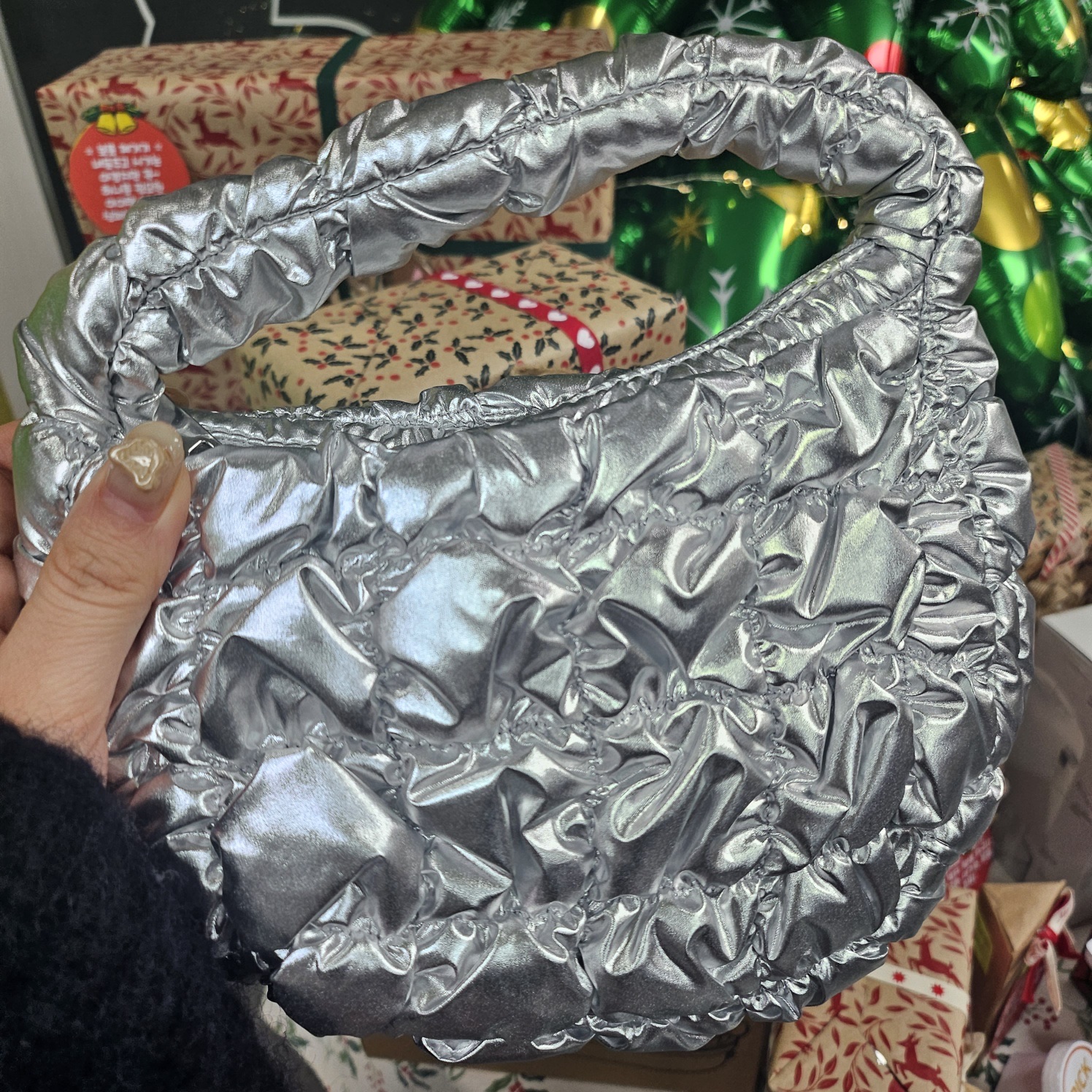 COS Quilted Micro Bag Silver 착용 스타일