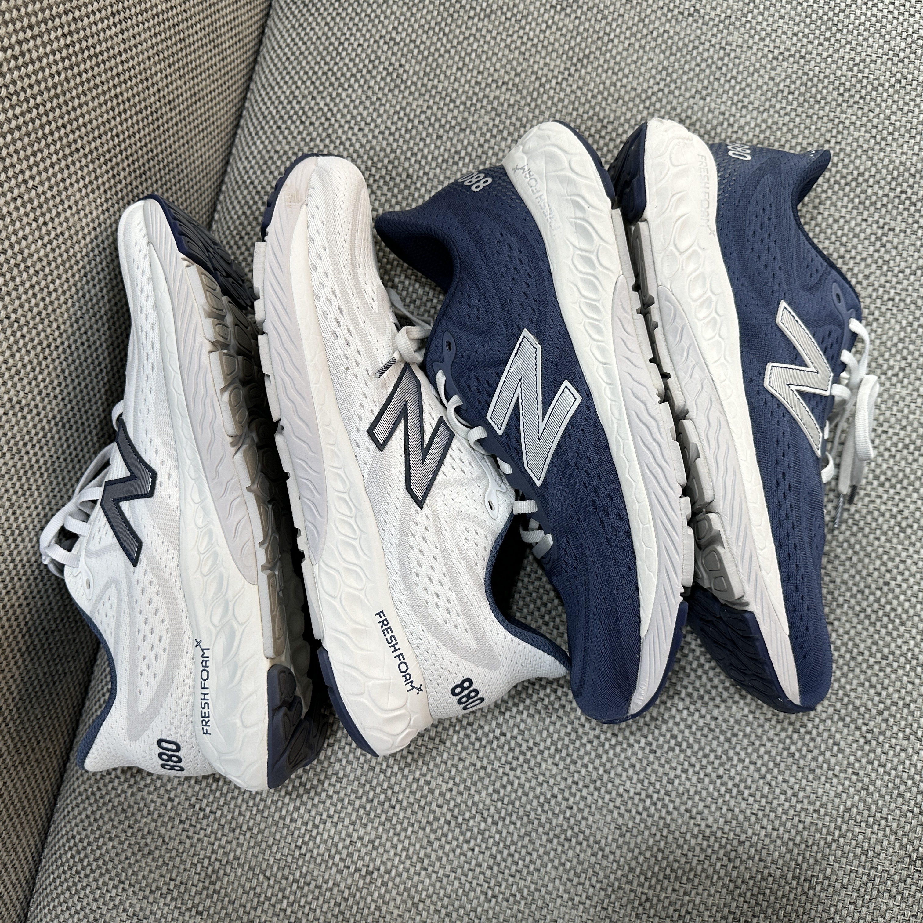New Balance Fresh Foam X 880v13 Phantom White - 2E Wide 착용 스타일 - 3