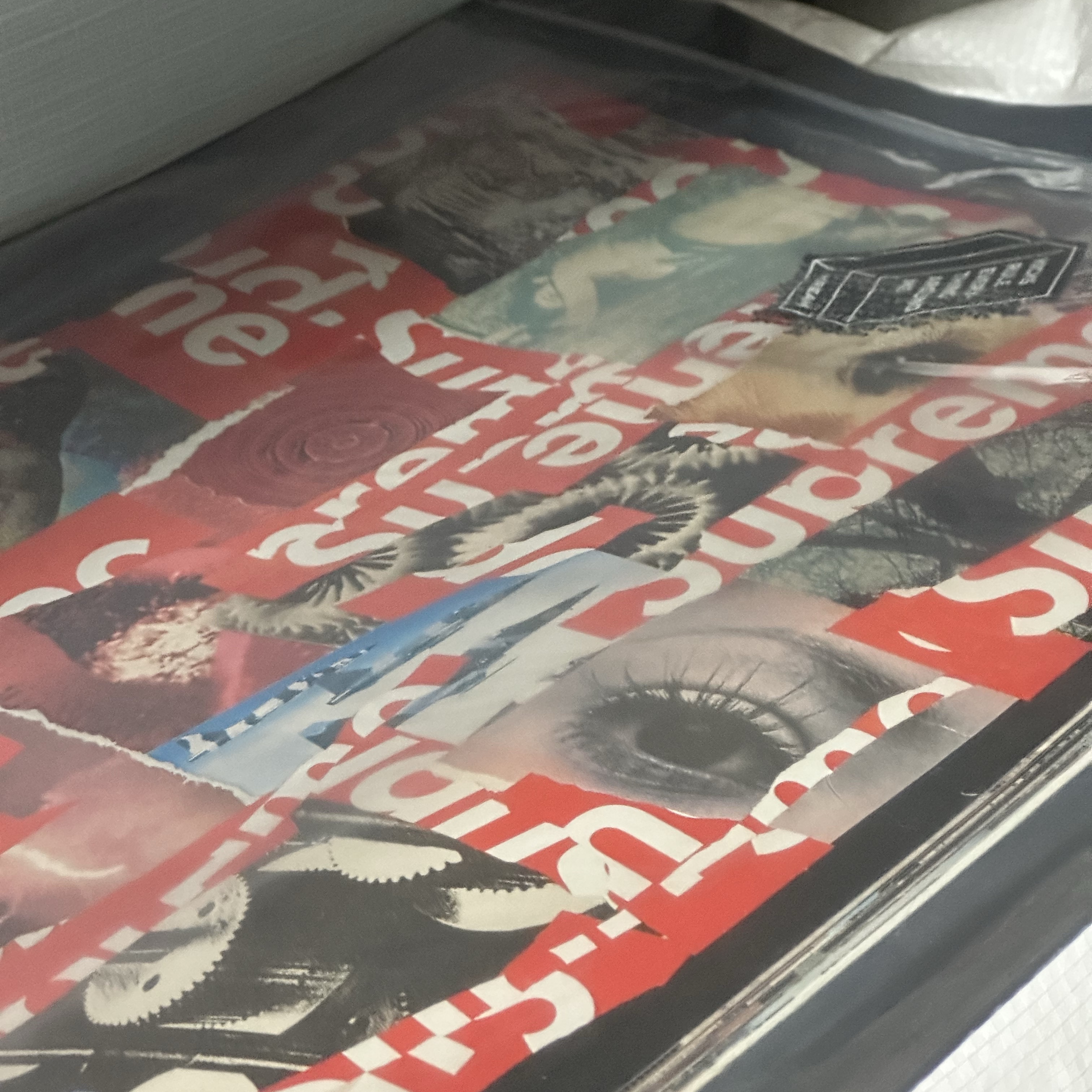 Supreme x Visla Magazine Supreme Special Issue 착용 스타일