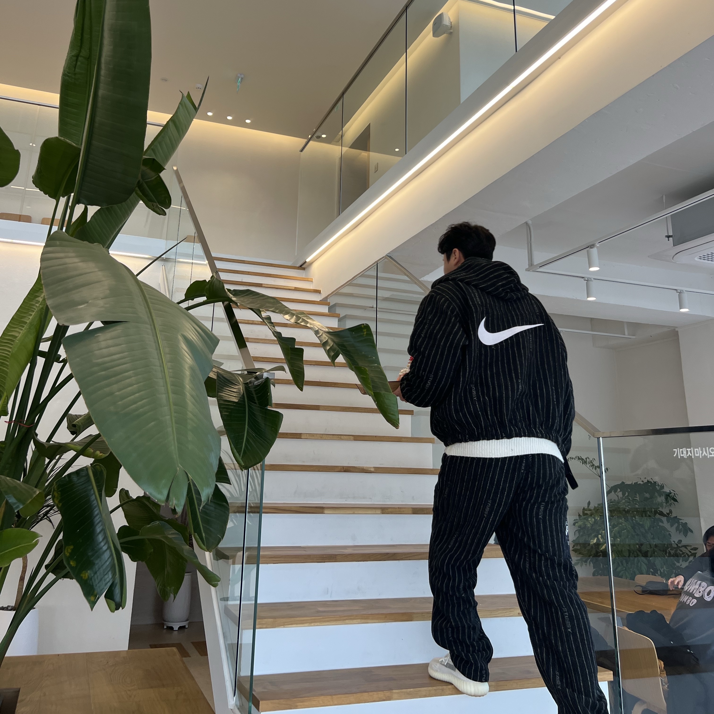 Nike x Stussy NRG Striped Wool Jacket Black (DR4023-010), Nike x Stussy NRG Striped Wool Pants Black (DR4021-010) 착용 스타일 - 5