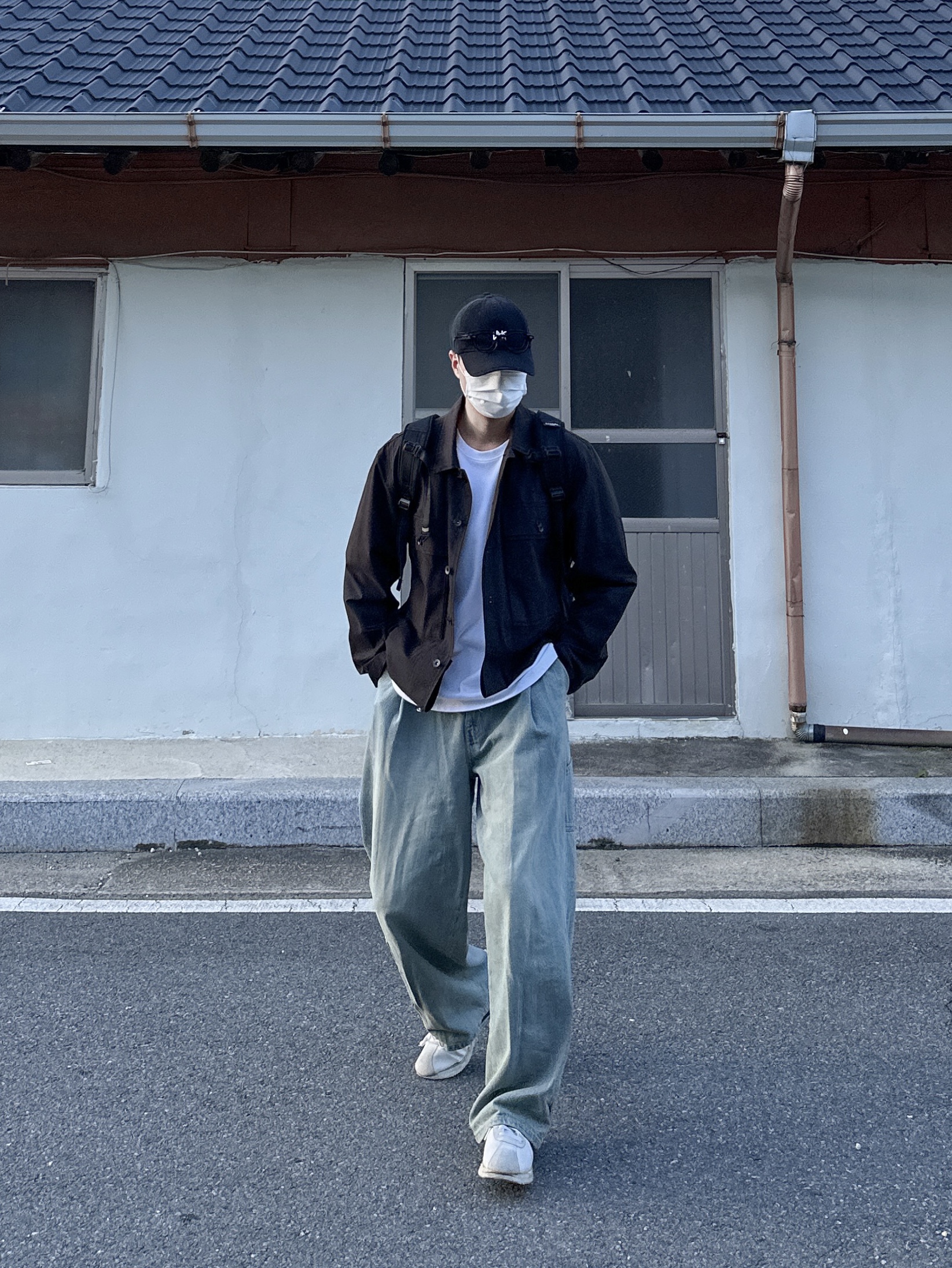 Nike x Stranger Things Classic Cortez Hawkins High School 착용 스타일