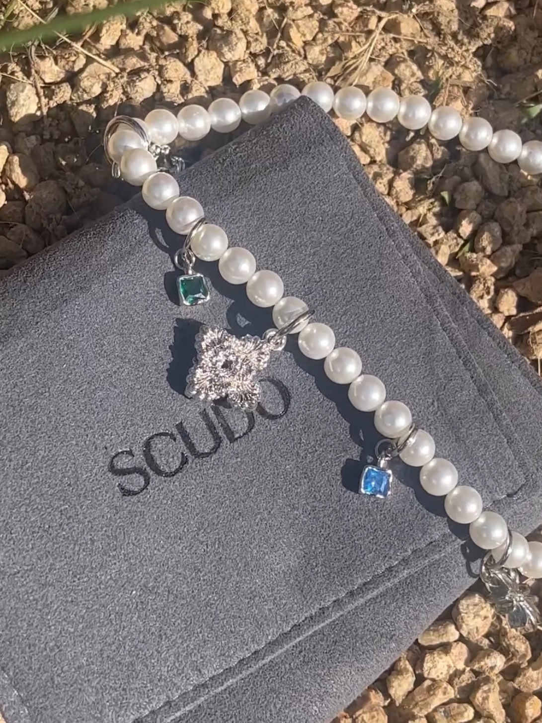 Scudo 10th SCUDO Pearl Crystal Necklace 착용 스타일 - 8