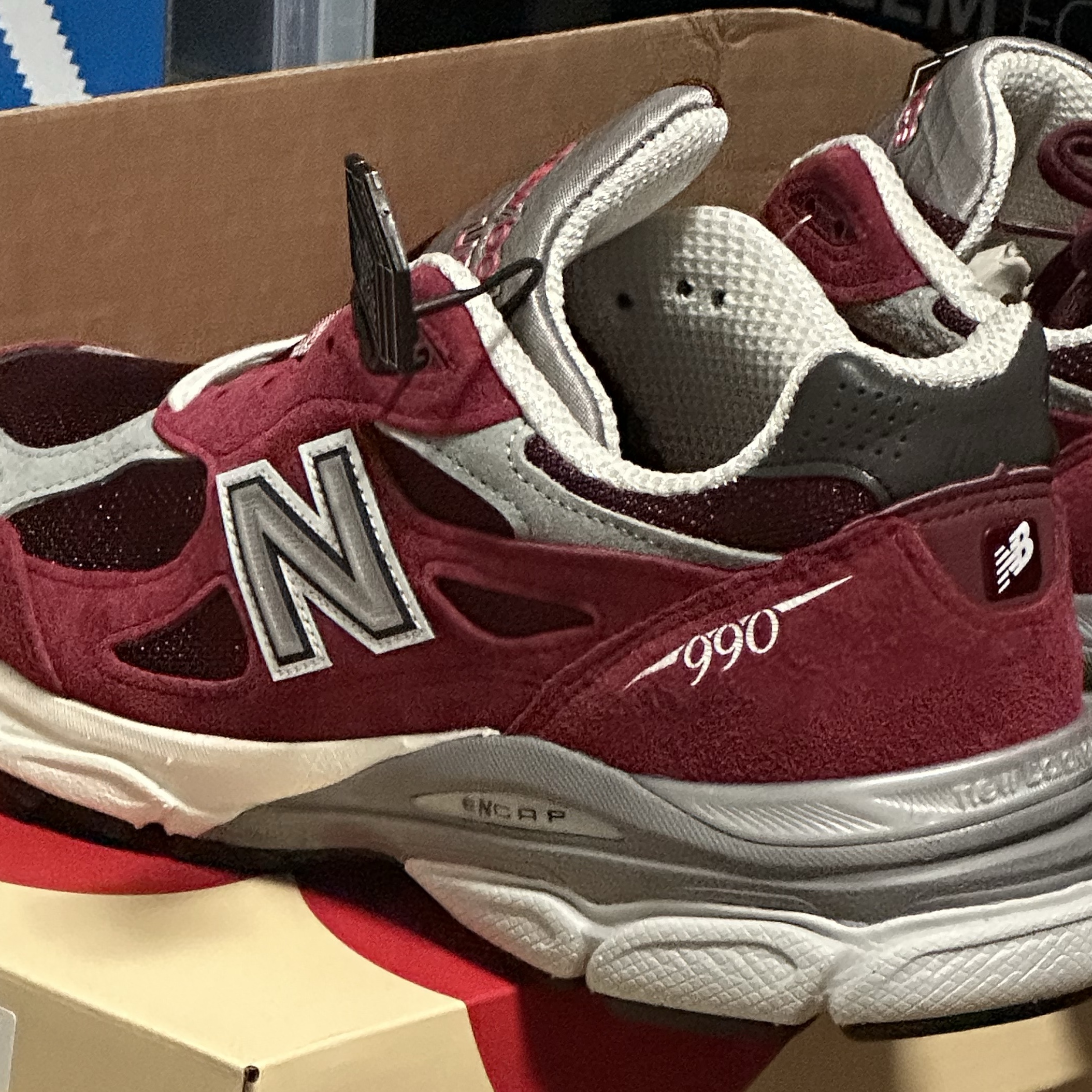 New Balance 990v3 Made in USA Scarlet Marblehead 착용 스타일