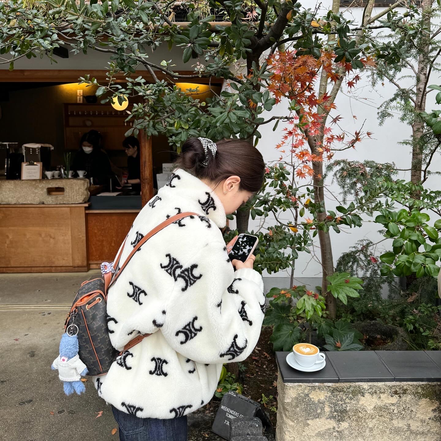 Miu Miu Gingham Check Wool Scrunchie Black White, Celine Mini Backpack Folco in Triomphe Canvas and Calfskin Tan 착용 스타일 - 3