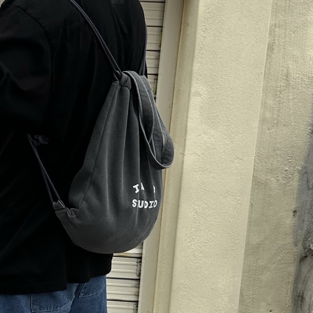IAB Studio Pigment Sack Black 착용 스타일