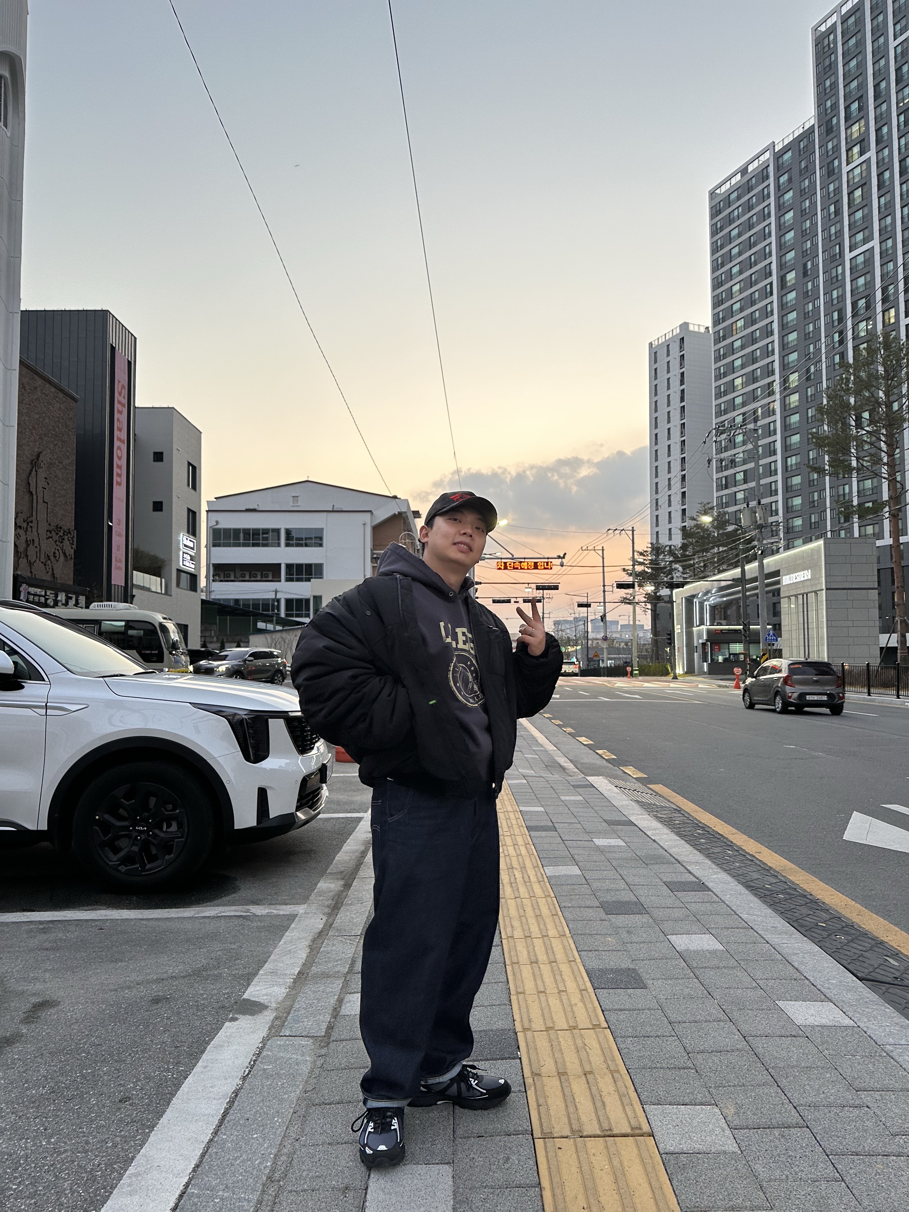 Asics Gel-Venture 6 Carrier Grey, Undermycar Juggernaut Double Back Zip Steroid Bomber Triple Black - 23SS 착용 스타일 - 2