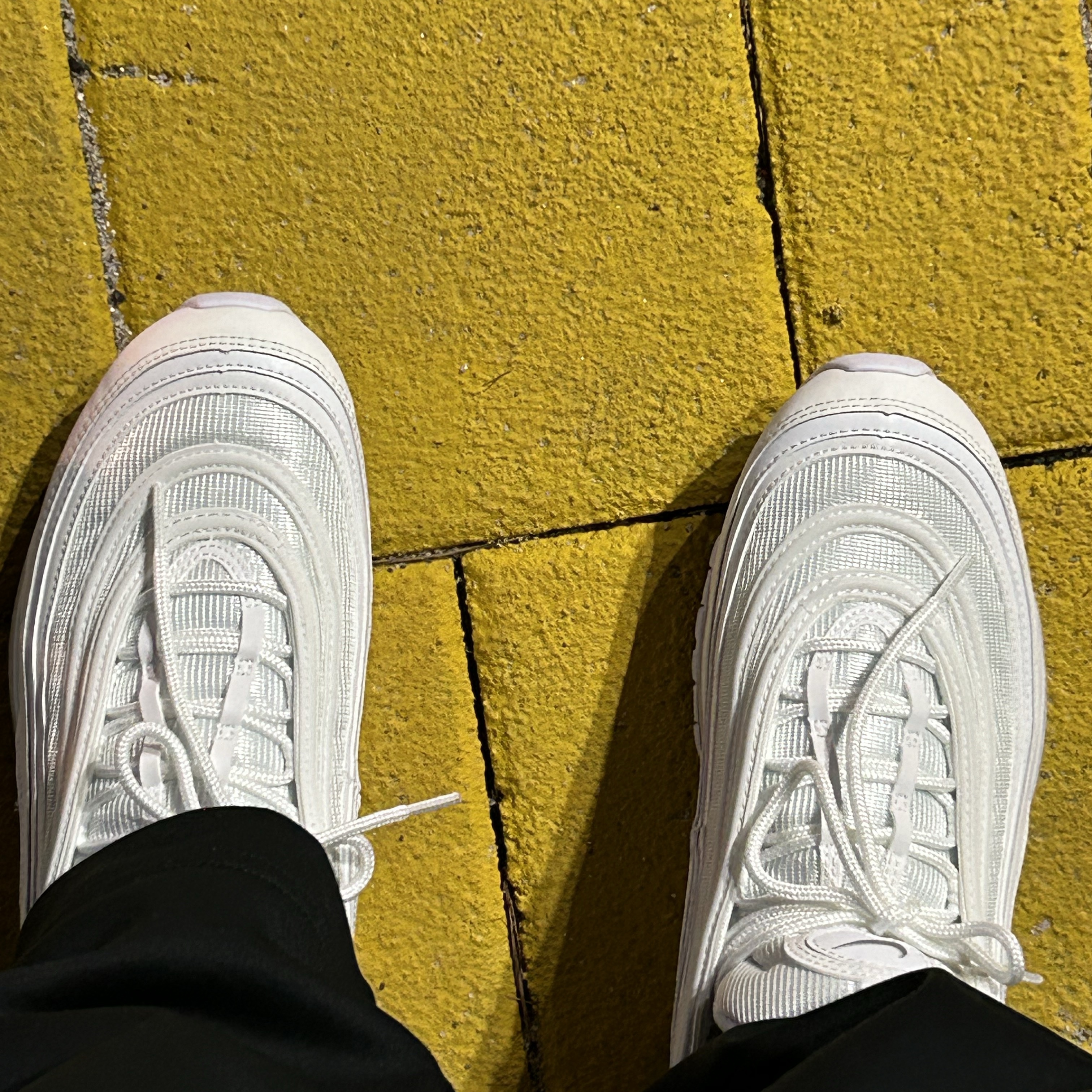 Nike Air Max 97 Triple White Wolf Grey 착용 스타일 - 3