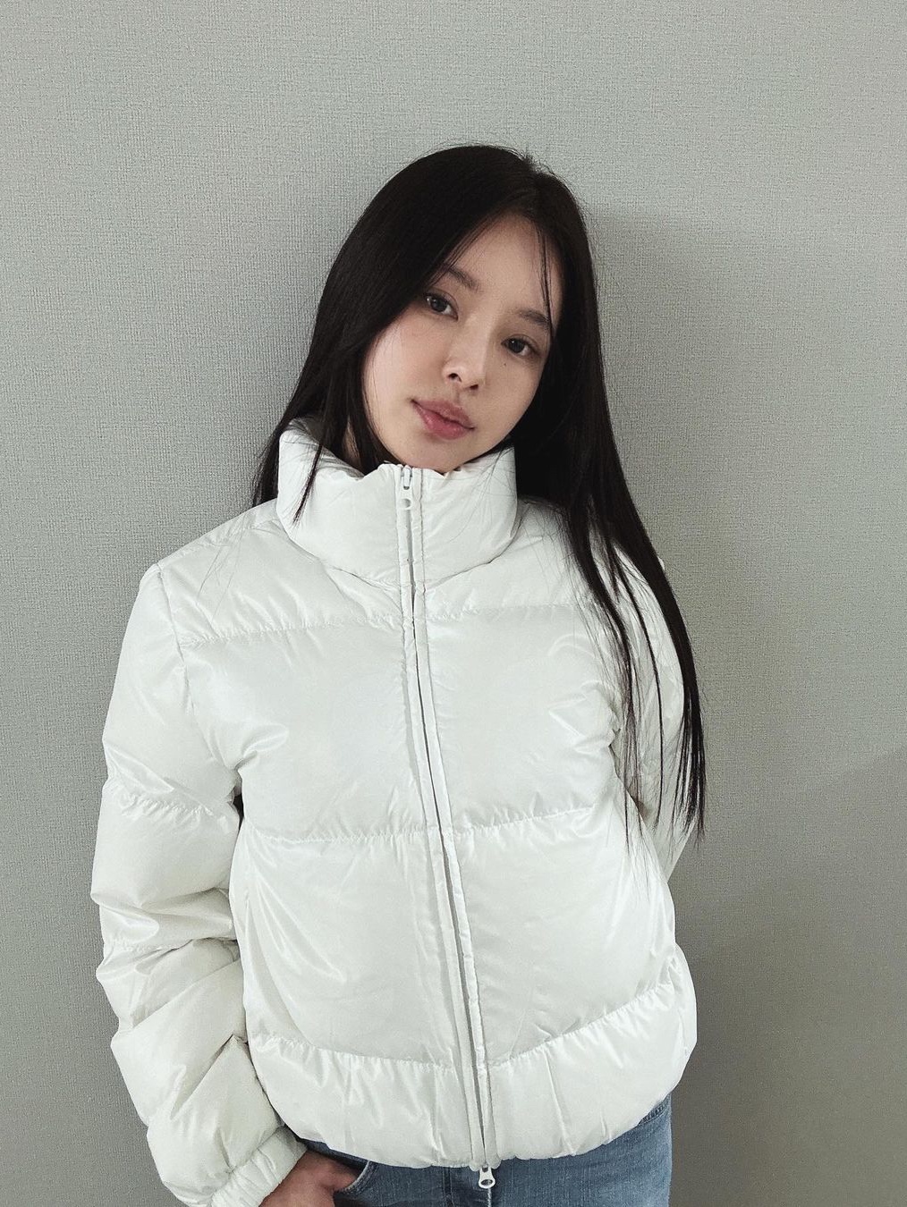 [KREAM 단독] 사파리스팟 베이직 사파리 다운 재킷 화이트, [KREAM 단독] 사파리스팟 우먼 1/2 베이직 사파리 다운 재킷 화이트 착용 스타일