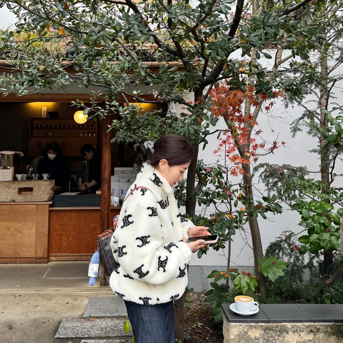 Miu Miu Gingham Check Wool Scrunchie Black White, Celine Mini Backpack Folco in Triomphe Canvas and Calfskin Tan 착용 스타일 - 5