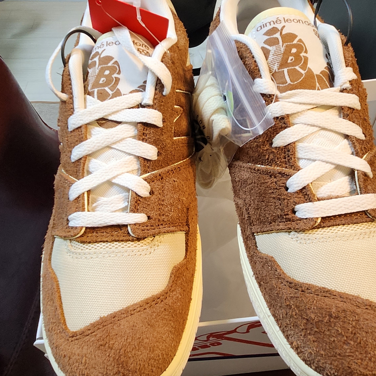 New Balance x Aime Leon Dore 550 True Brown 착용 스타일 - 3