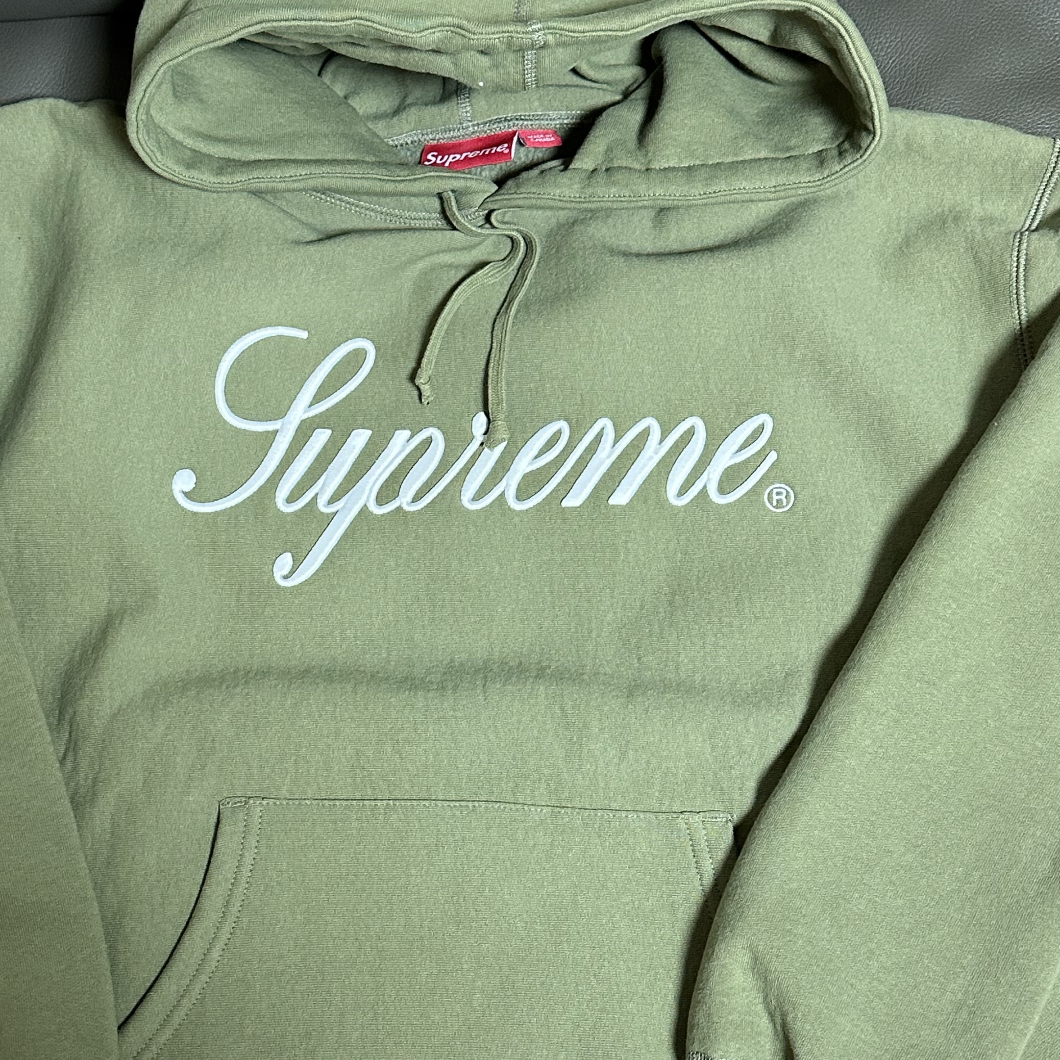 Supreme Raised Script Hooded Sweatshirt Light Olive - 23FW 착용 스타일