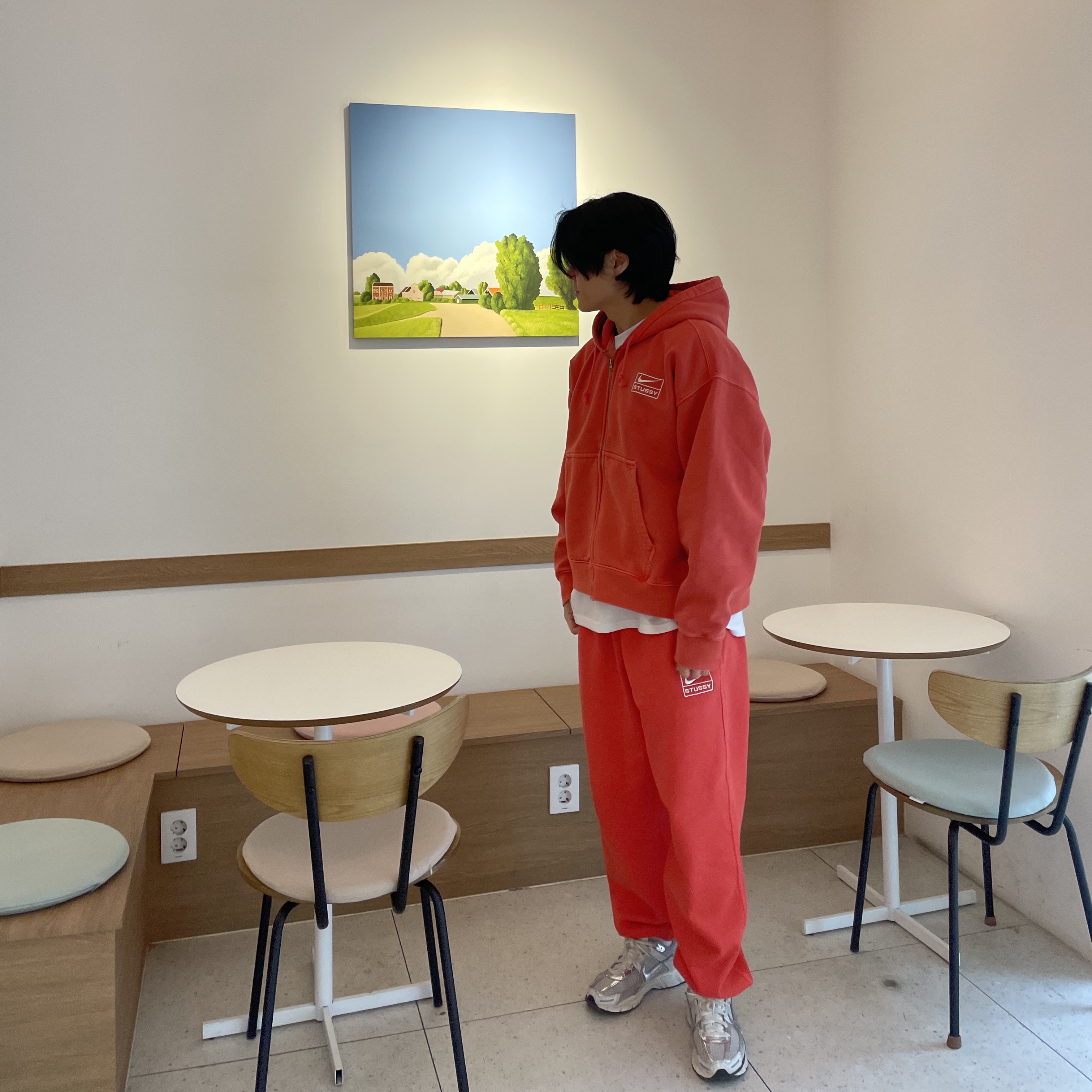 Nike x Stussy Pigment Dyed Fleece Pants Habanero Red (FJ9157-642), Nike x Stussy Full Zip Pigment Dyed Fleece Hoodie Habanero Red (FJ9161-642) 착용 스타일 - 6