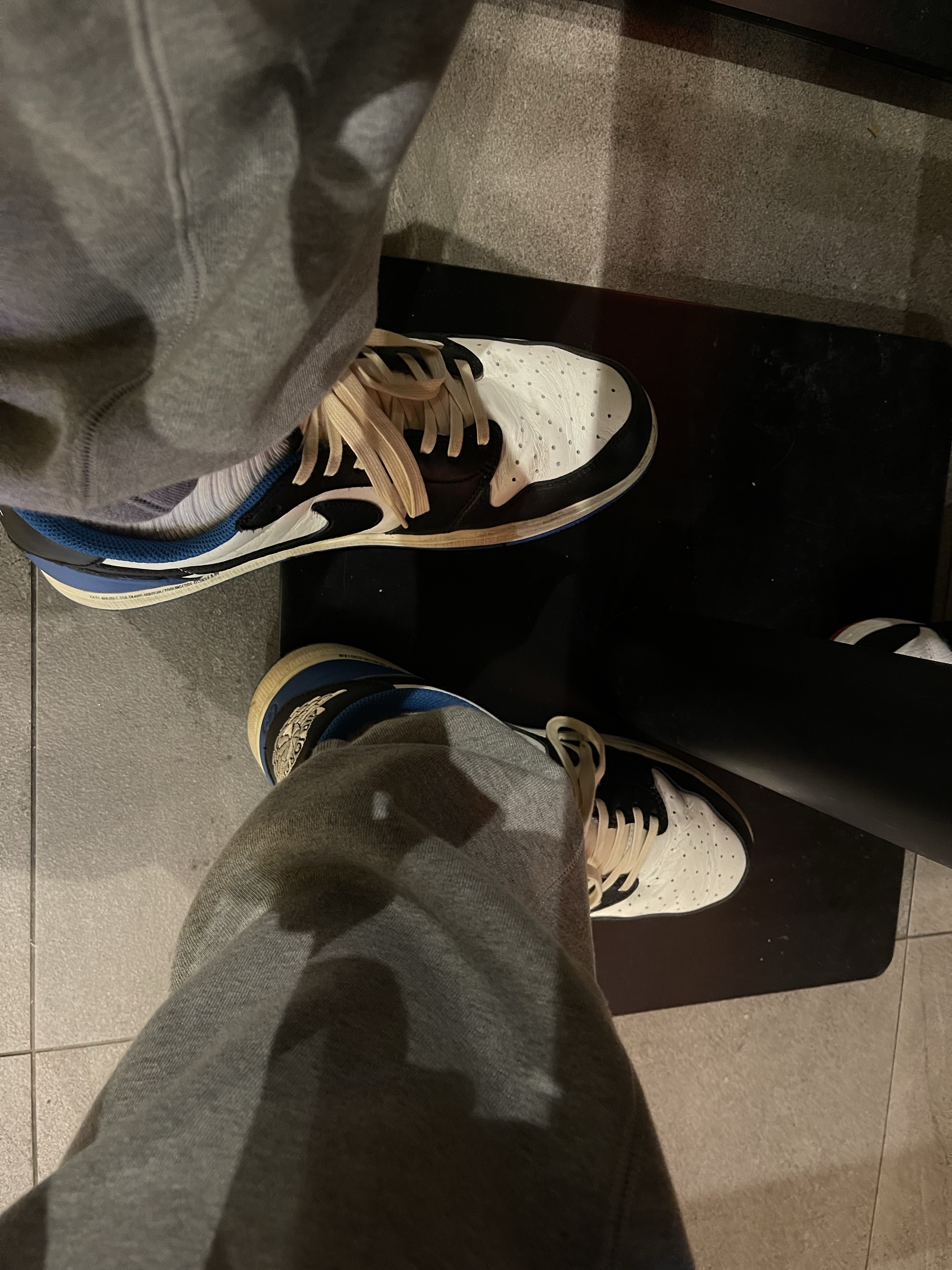 Jordan 1 x Travis Scott x Fragment Retro Low OG SP Military Blue 착용 스타일
