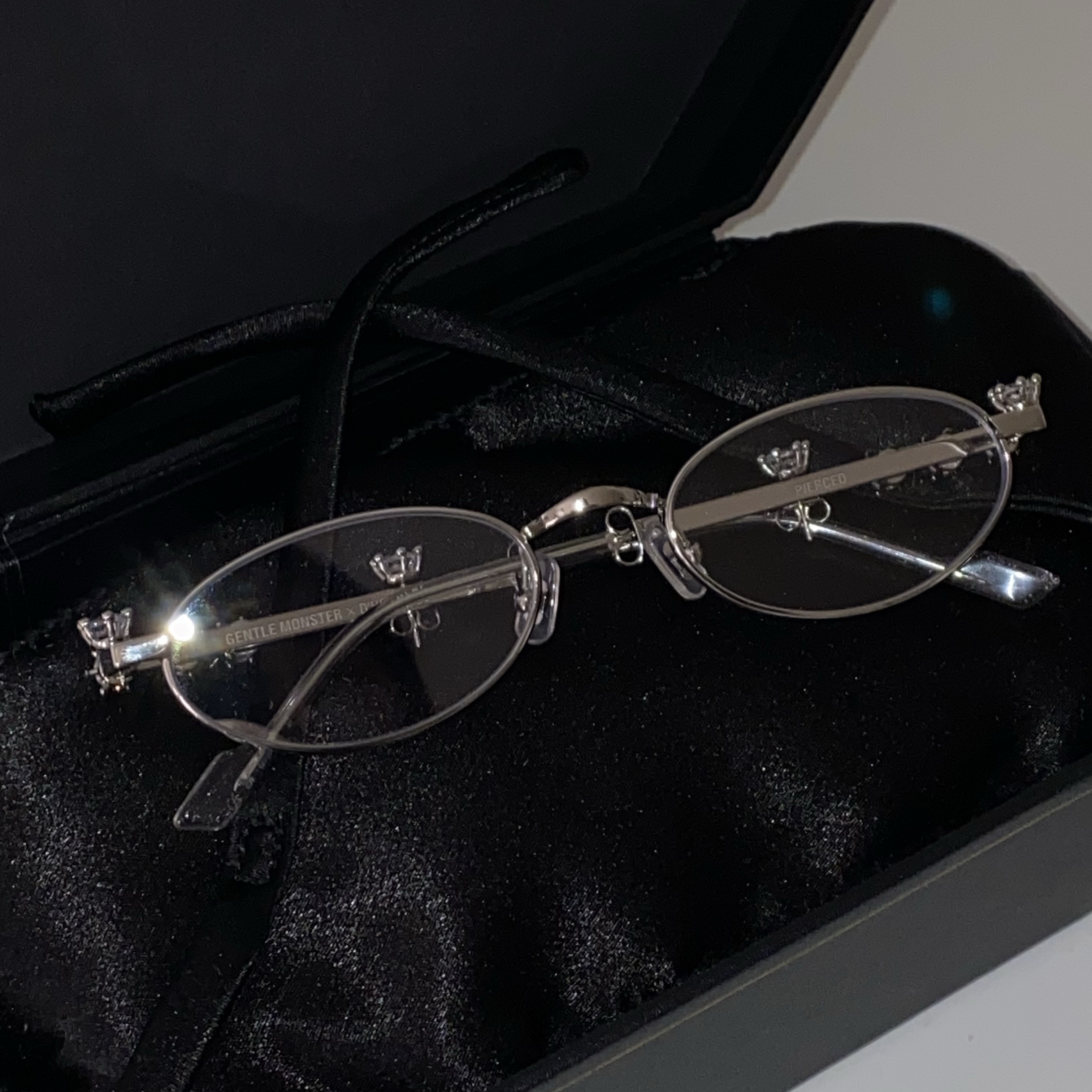 Gentle Monster x D'heygere Pierced 02 Silver 착용 스타일 - 1