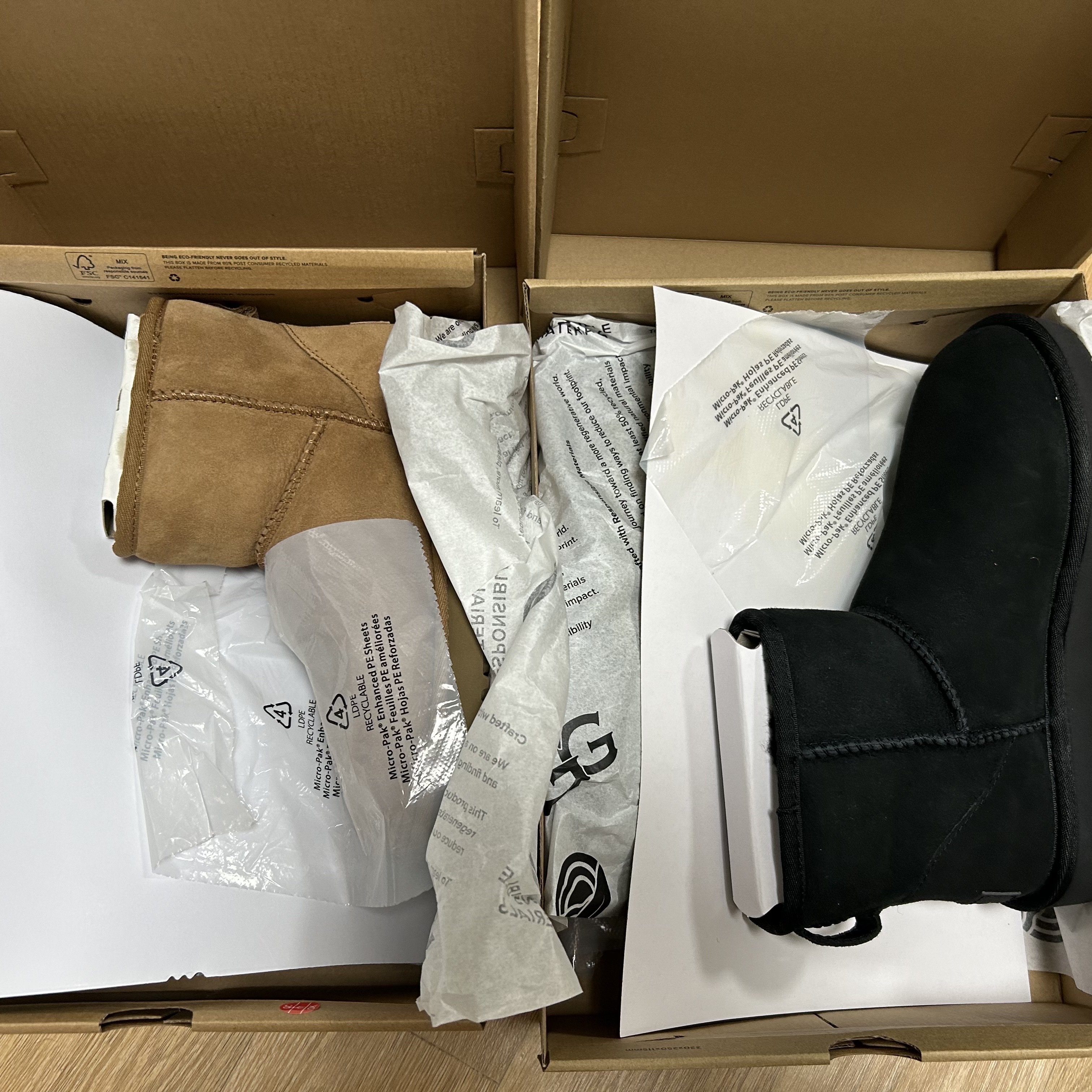 (W) UGG Classic Mini II Boots Black, UGG Classic Mini Boots Chestnut 착용 스타일 - 2