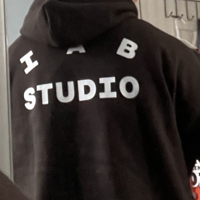 IAB Studio Hoodie Brown 착용 스타일