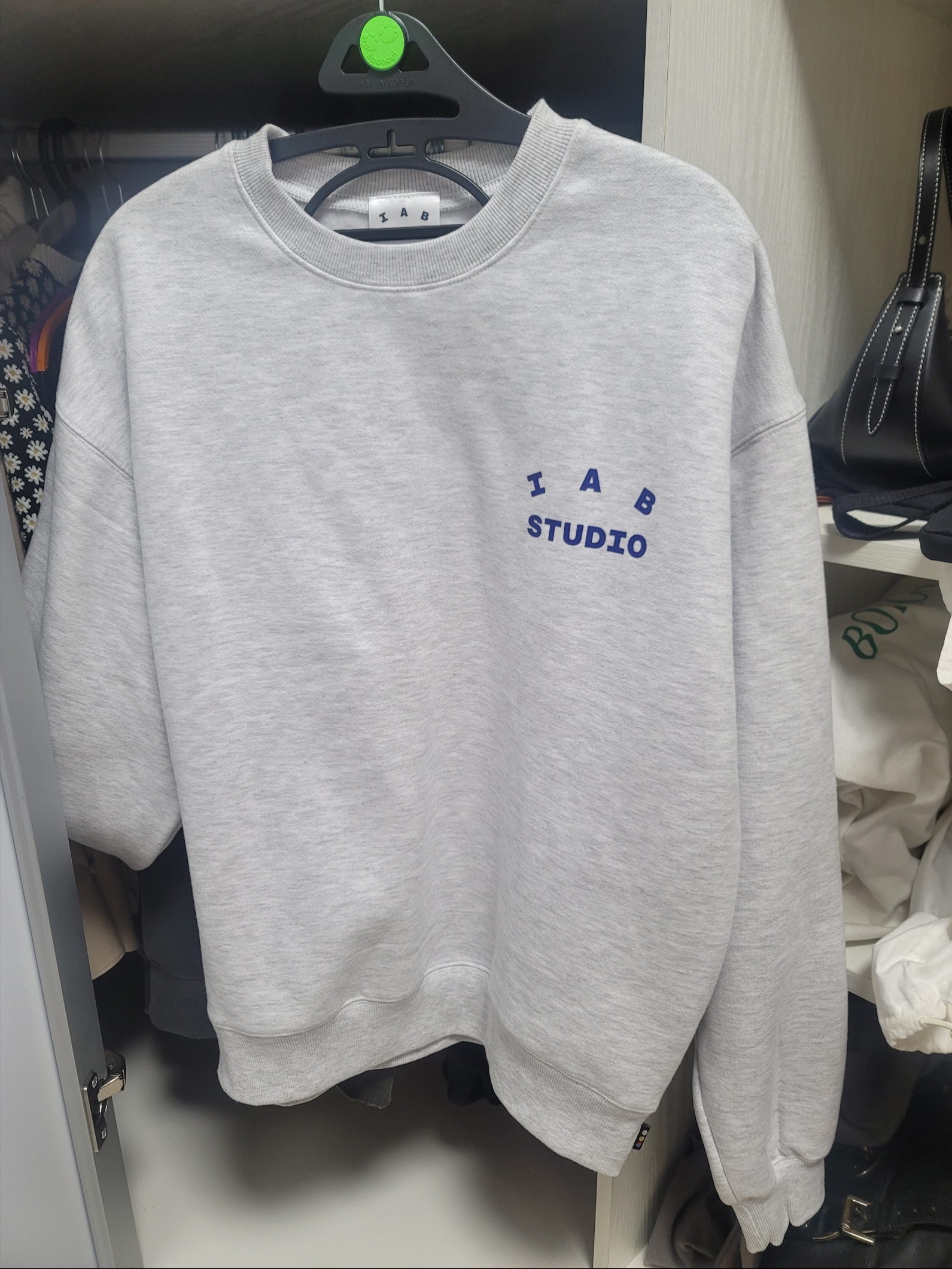 IAB Studio Sweatshirt Light Gray - 23FW 착용 스타일