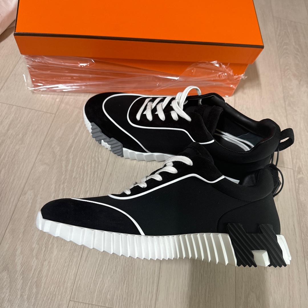 Hermes Bouncing Sneakers Technical Jersey Goatskin & Noir Blanc 착용 스타일