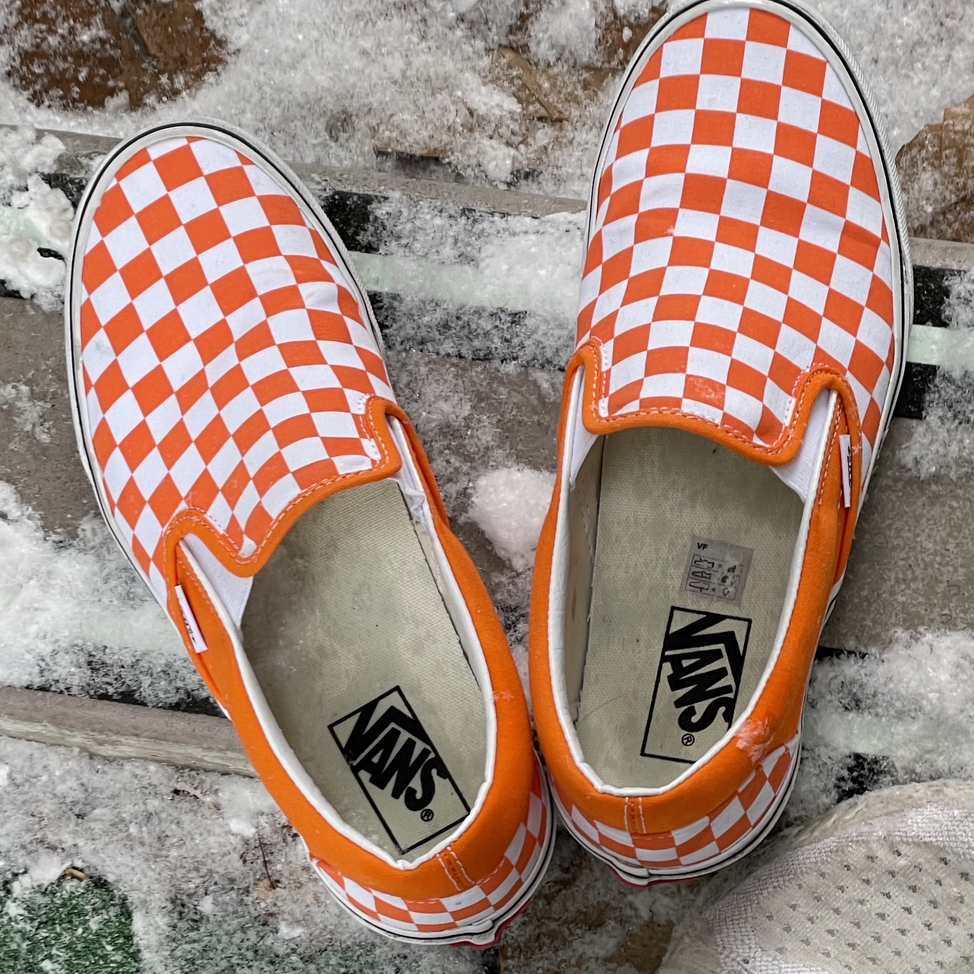 Vans Classic Slip-On Checkerboard Cadmium Orange True White 착용 스타일