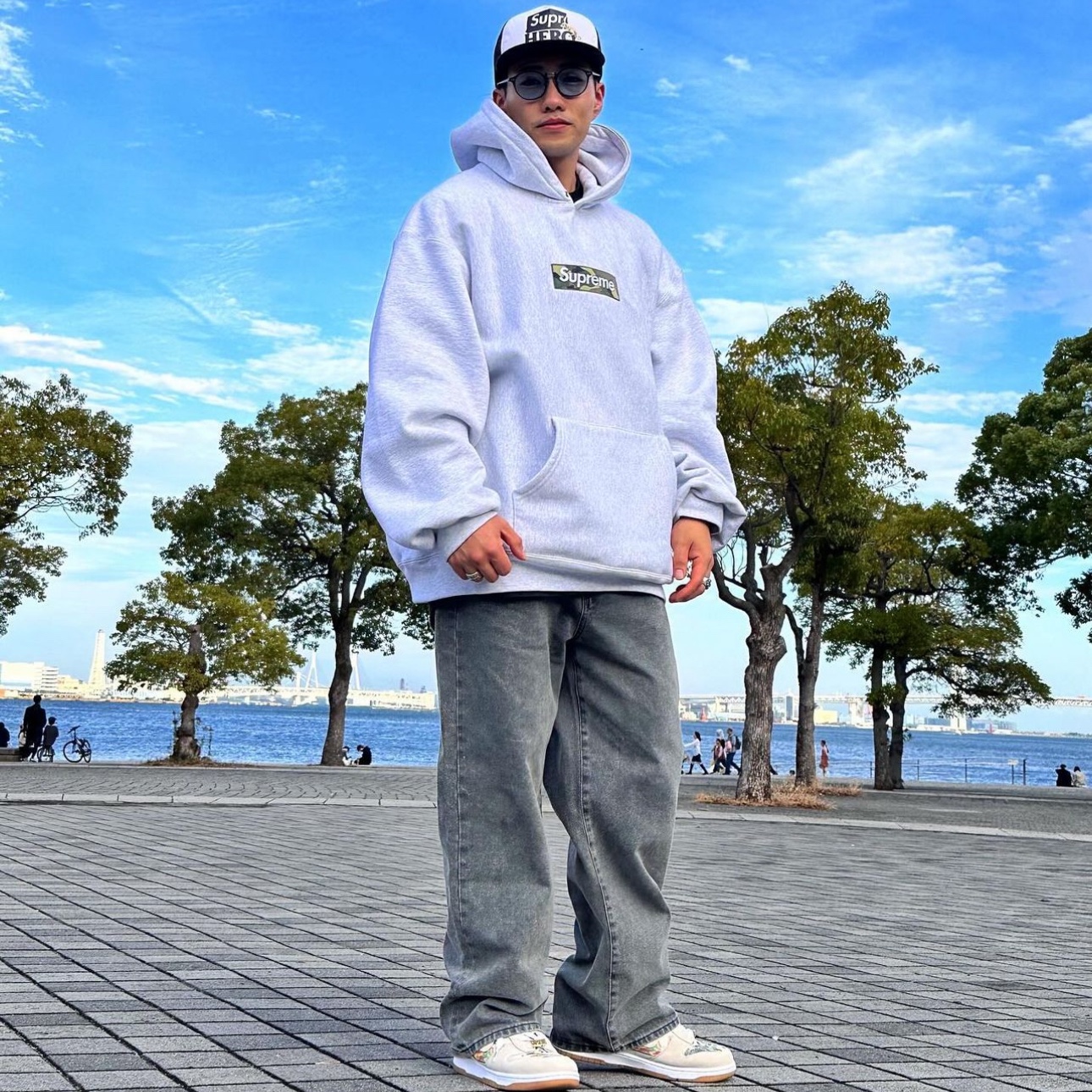 Supreme Box Logo Hooded Sweatshirt Ash Grey - 23FW 착용 스타일 - 5